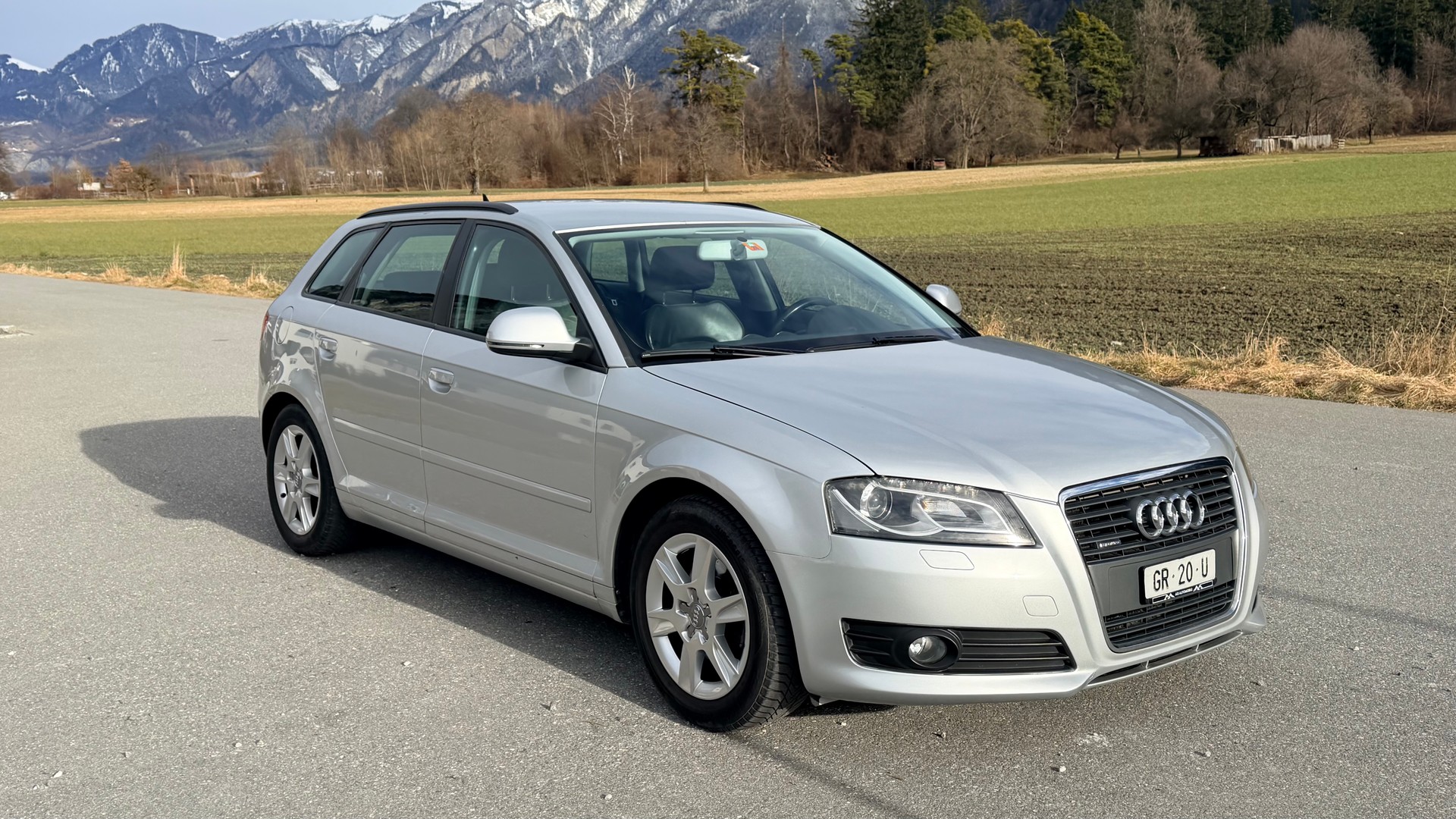 AUDI A3 Sportback 2.0 TFSI Ambiente quattro S-tronic-image-2