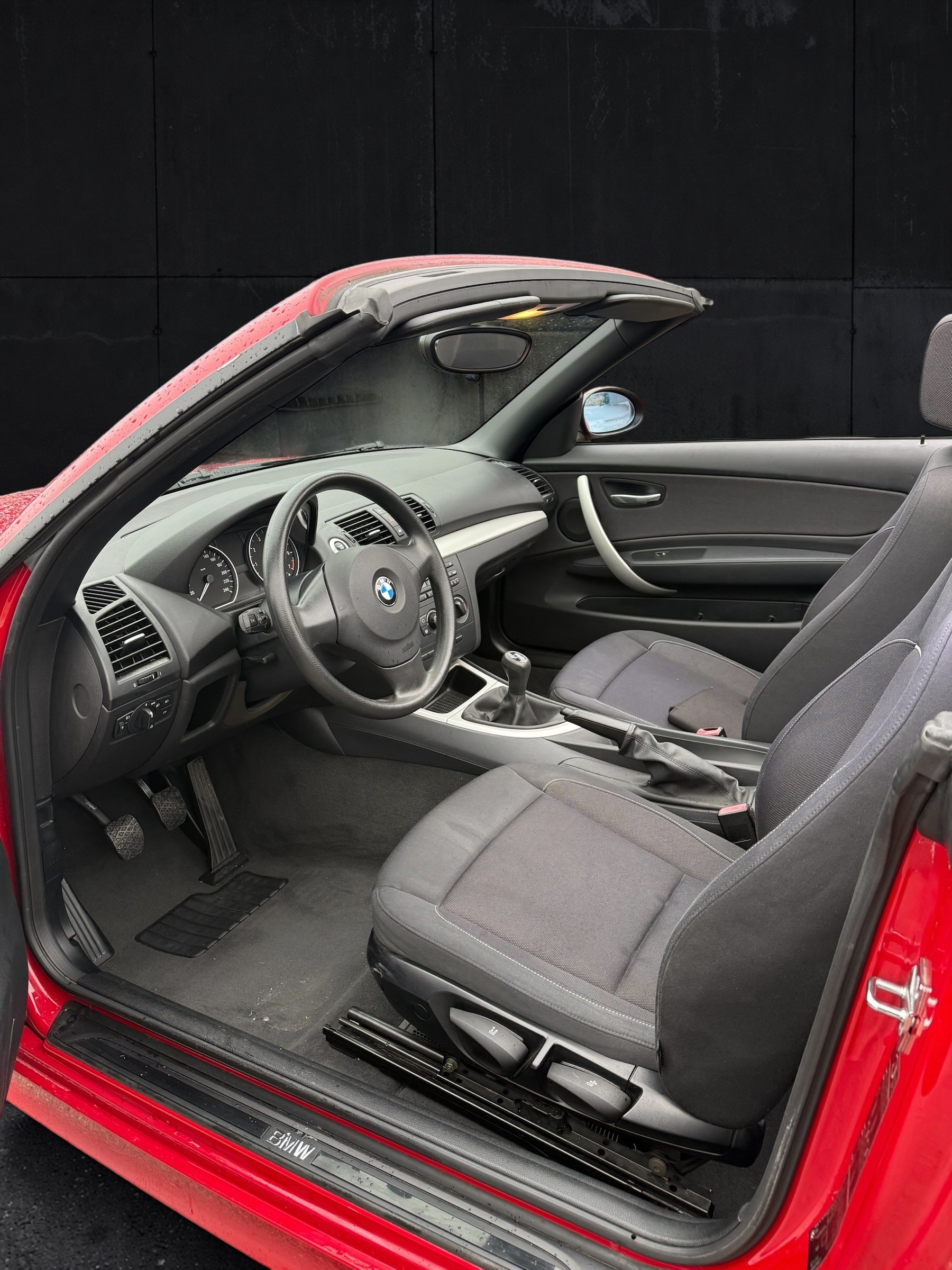 BMW 118i Cabrio-image-6