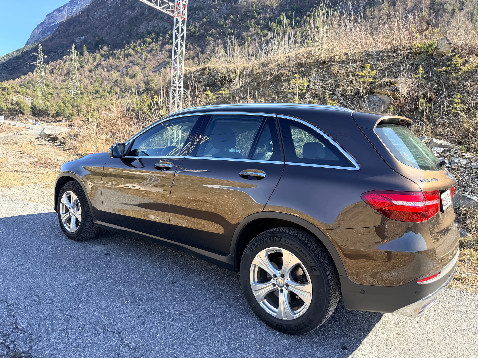 MERCEDES-BENZ GLC 250 Exclusive 4Matic 9G-Tronic-showroom-element-3