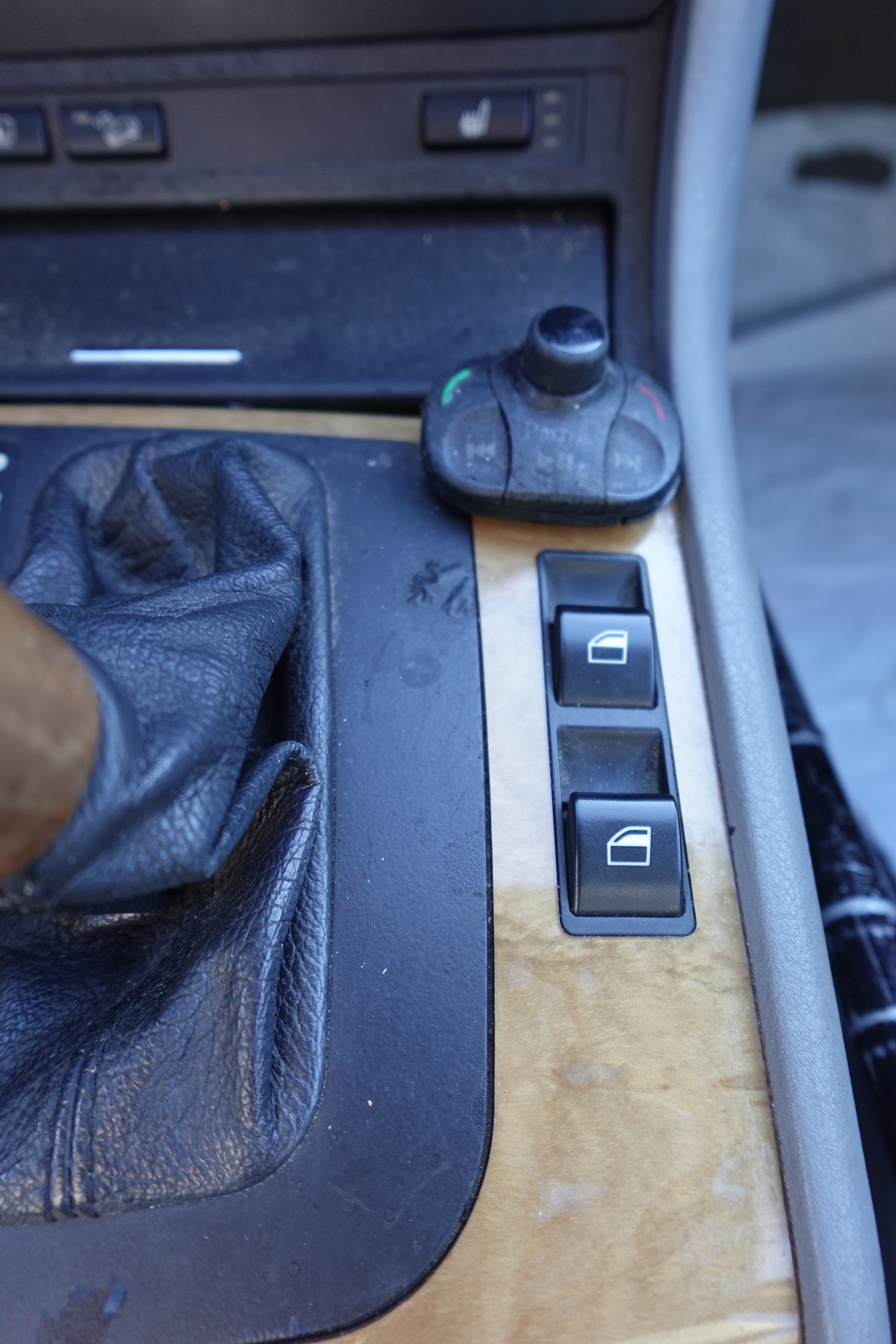 BMW 325xi-image-12
