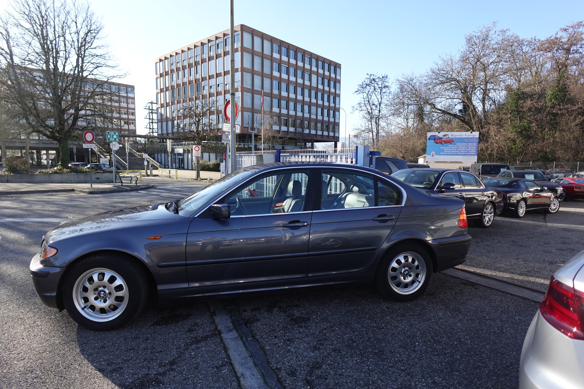 BMW 325xi-image-1