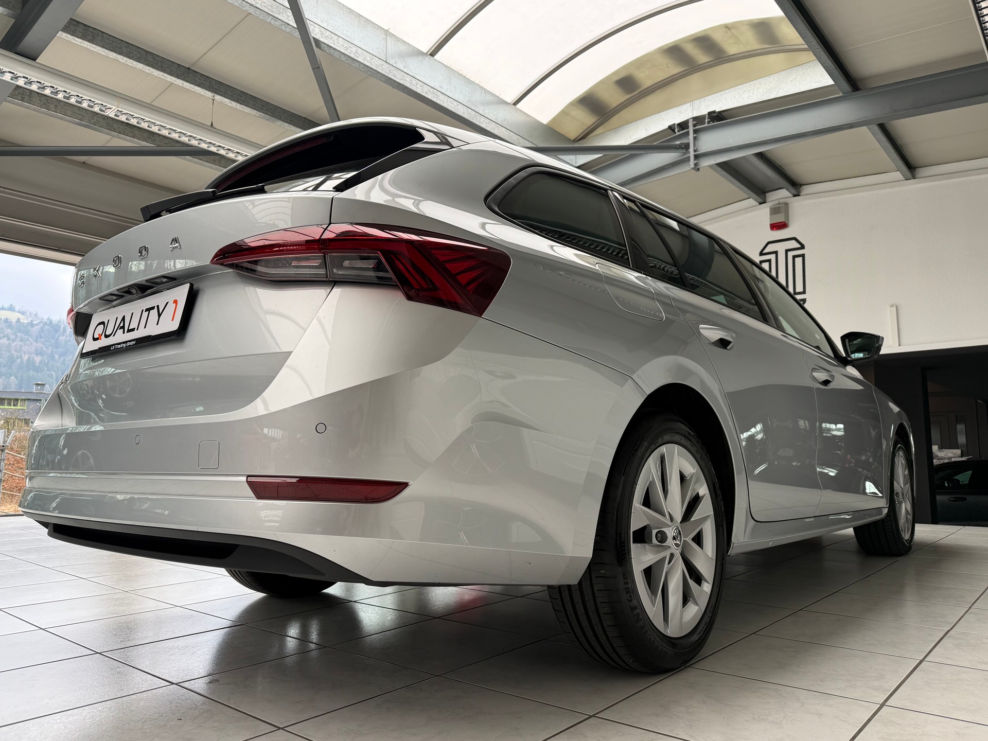 SKODA Octavia Combi 2.0 TDI DSG Style-image-4