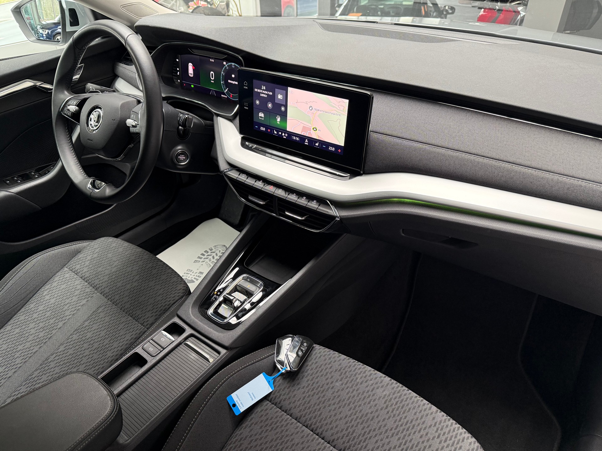SKODA Octavia Combi 2.0 TDI DSG Style-image-8