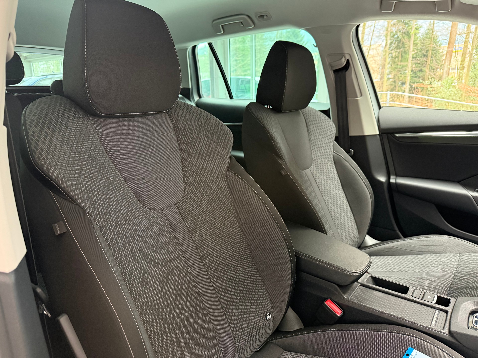 SKODA Octavia Combi 2.0 TDI DSG Style-image-7