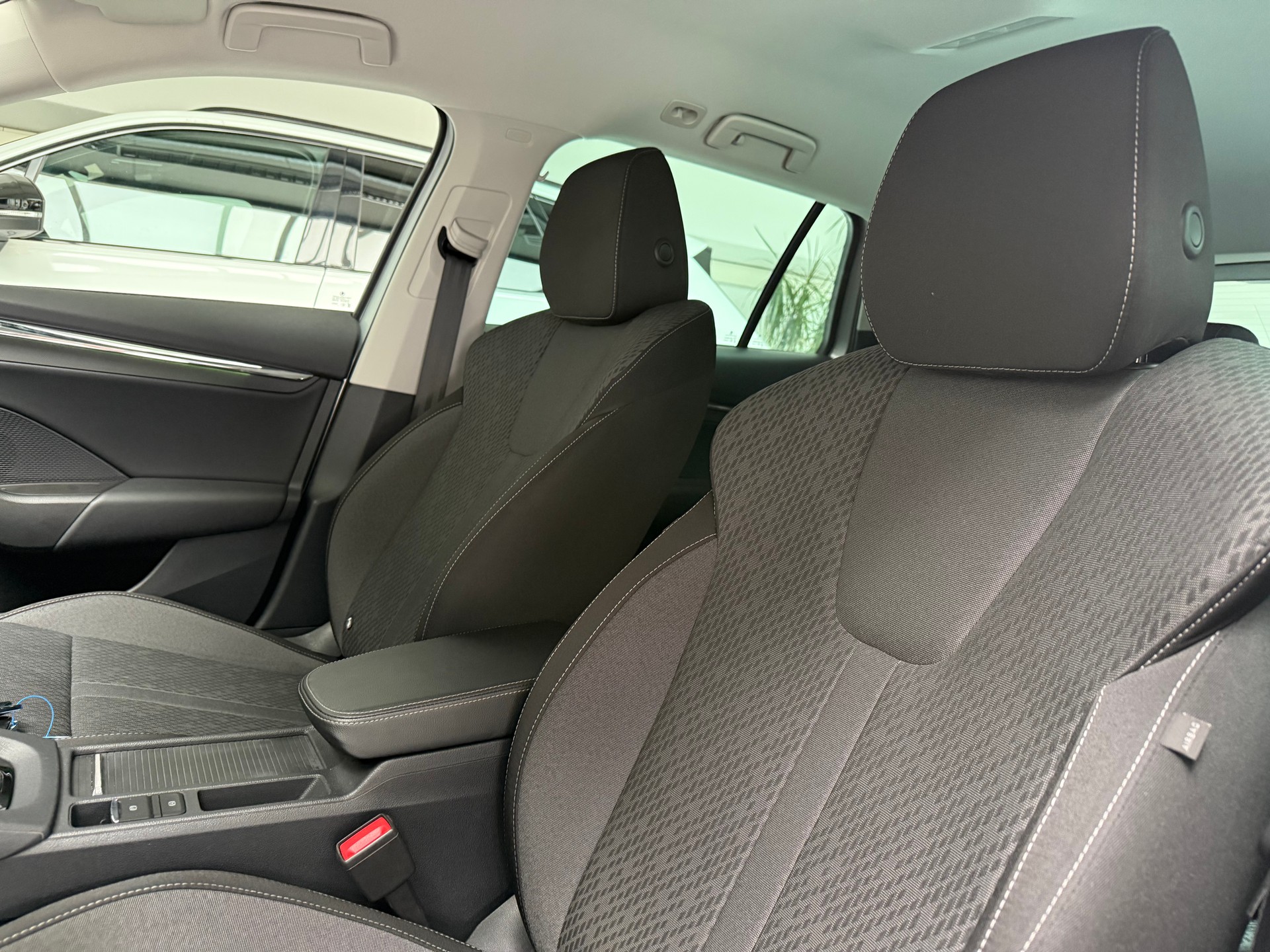 SKODA Octavia Combi 2.0 TDI DSG Style-image-9