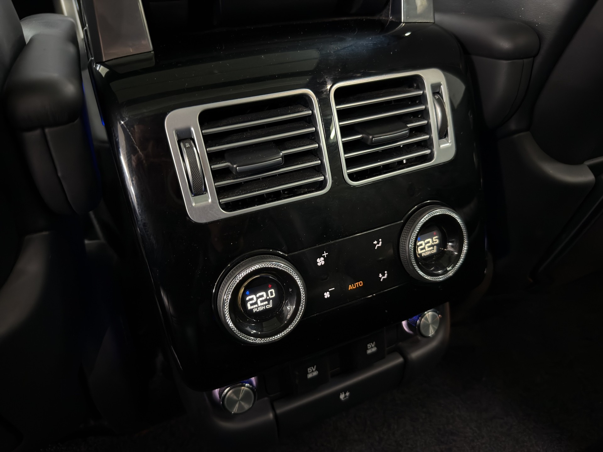 LAND ROVER Range Rover 5.0 V8 S/C SV AB Dynamic Automatic-image-23
