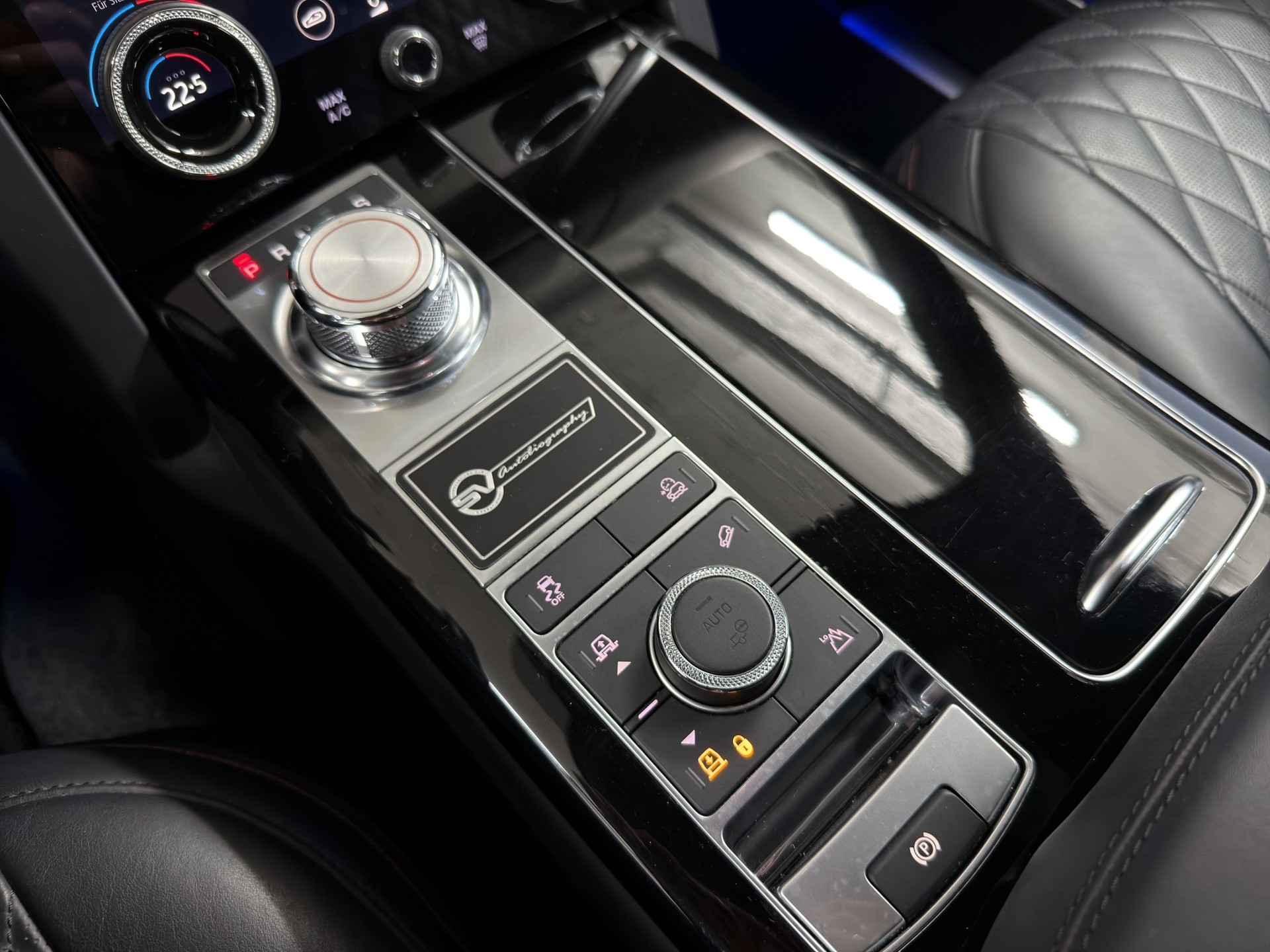 LAND ROVER Range Rover 5.0 V8 S/C SV AB Dynamic Automatic-image-14