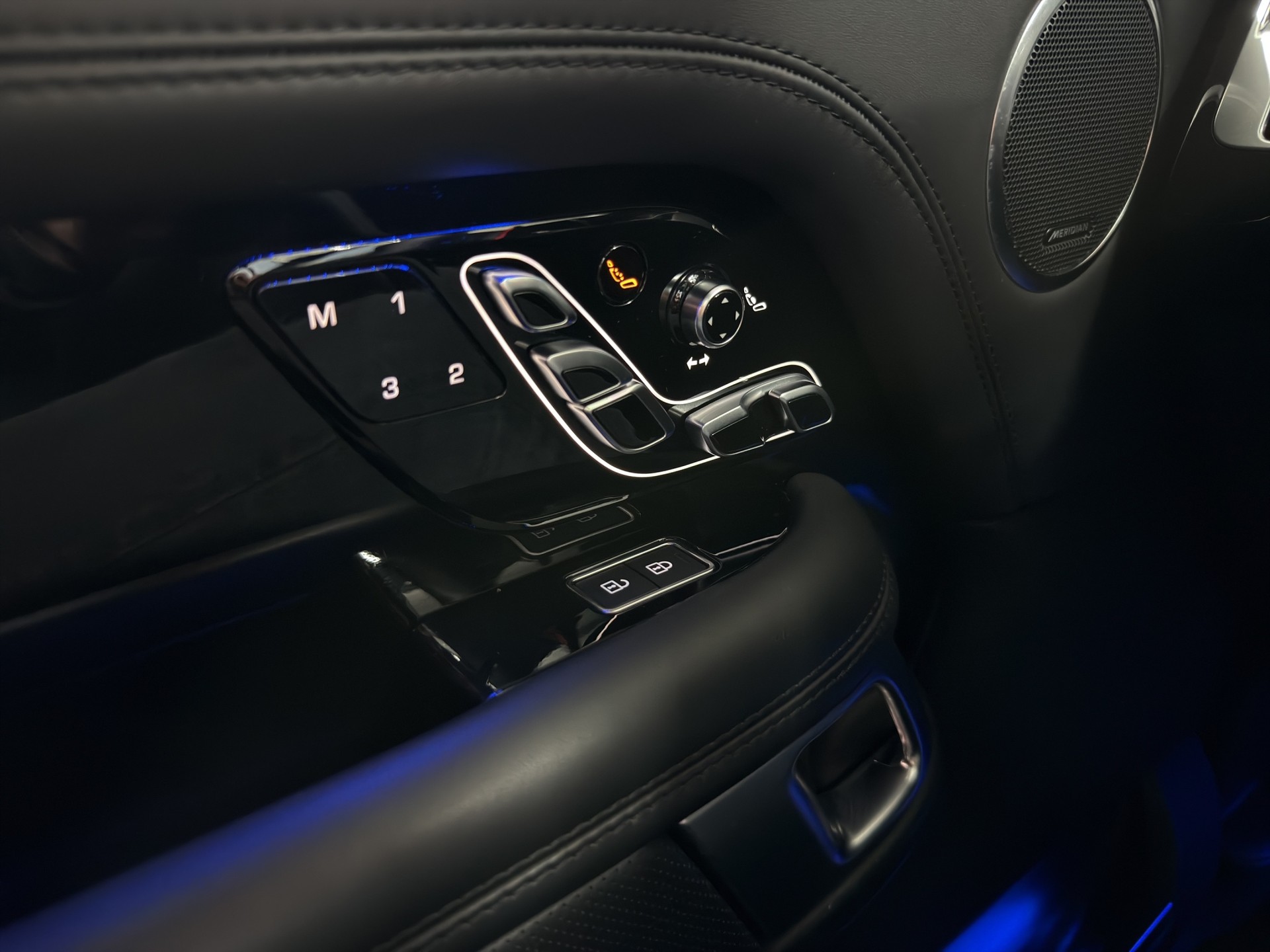 LAND ROVER Range Rover 5.0 V8 S/C SV AB Dynamic Automatic-image-15