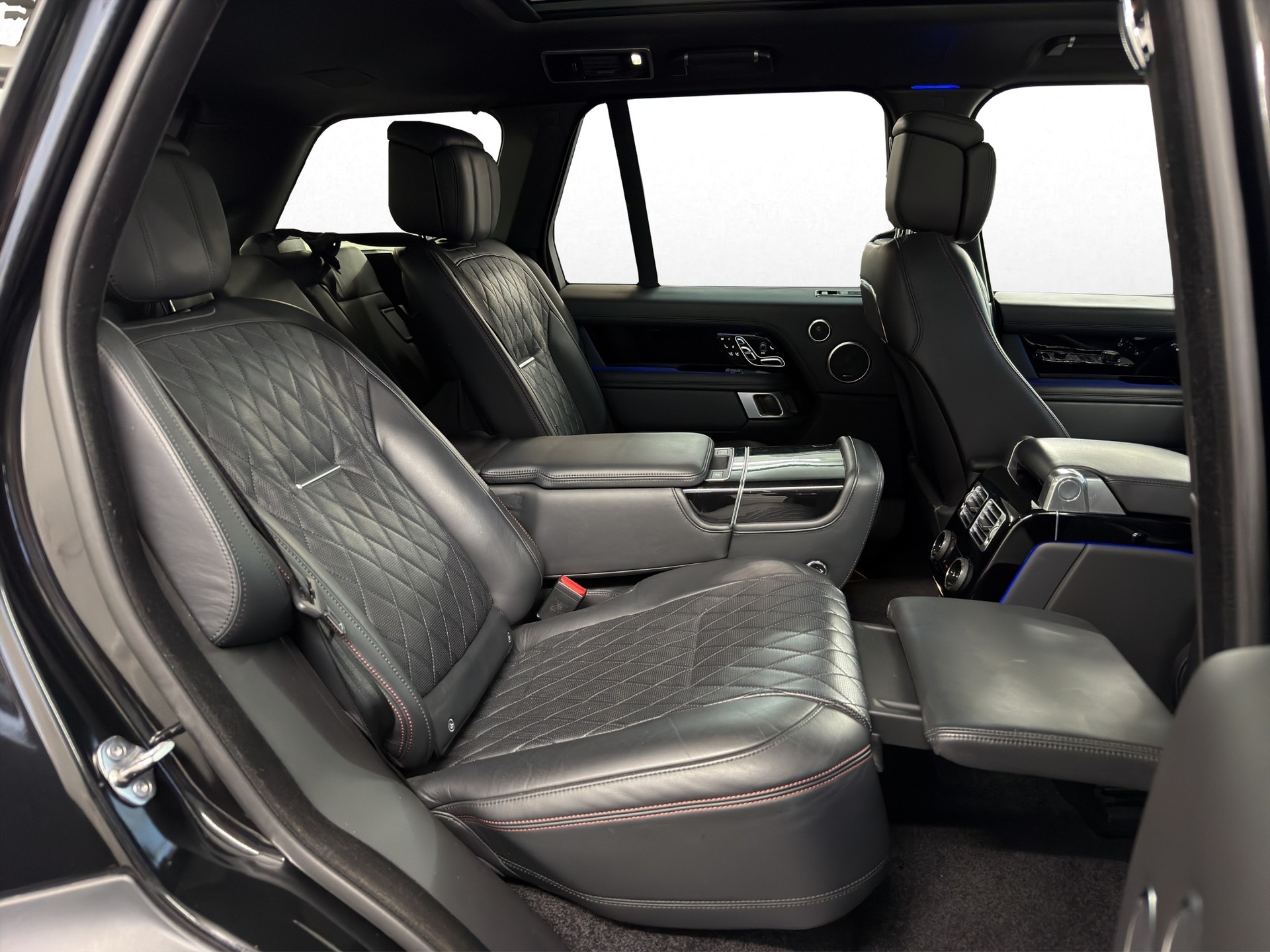 LAND ROVER Range Rover 5.0 V8 S/C SV AB Dynamic Automatic-image-27