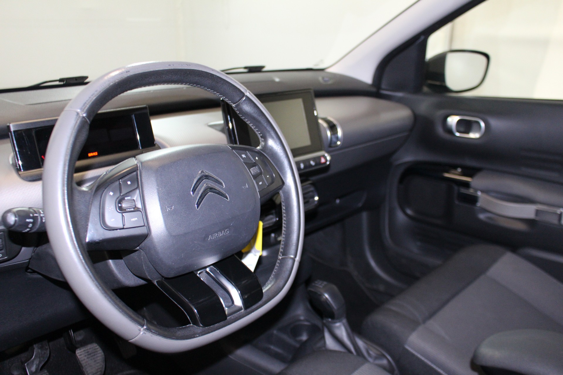 CITROEN C4 Cactus 1.2 PureTech Shine-image-11