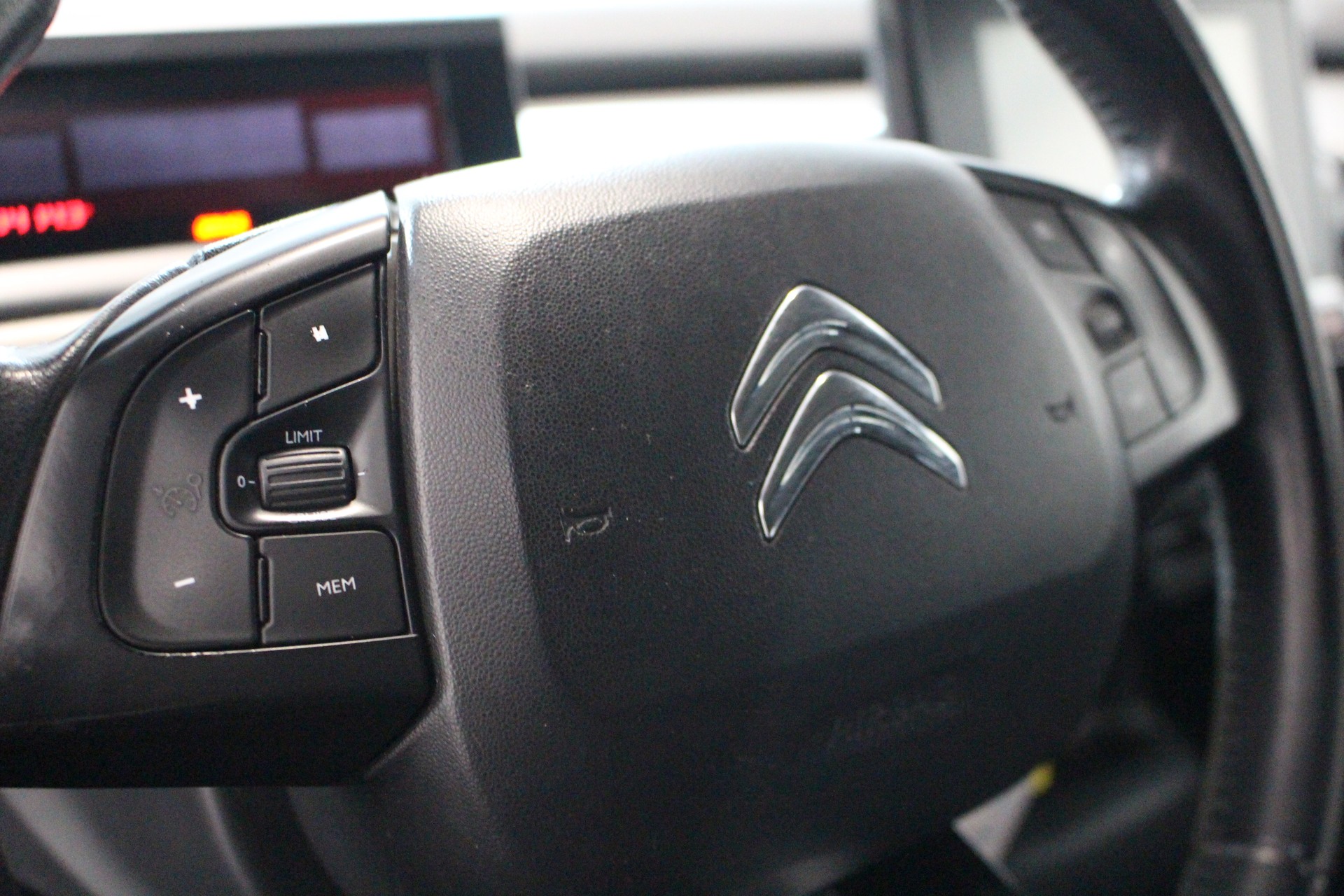 CITROEN C4 Cactus 1.2 PureTech Shine-image-13