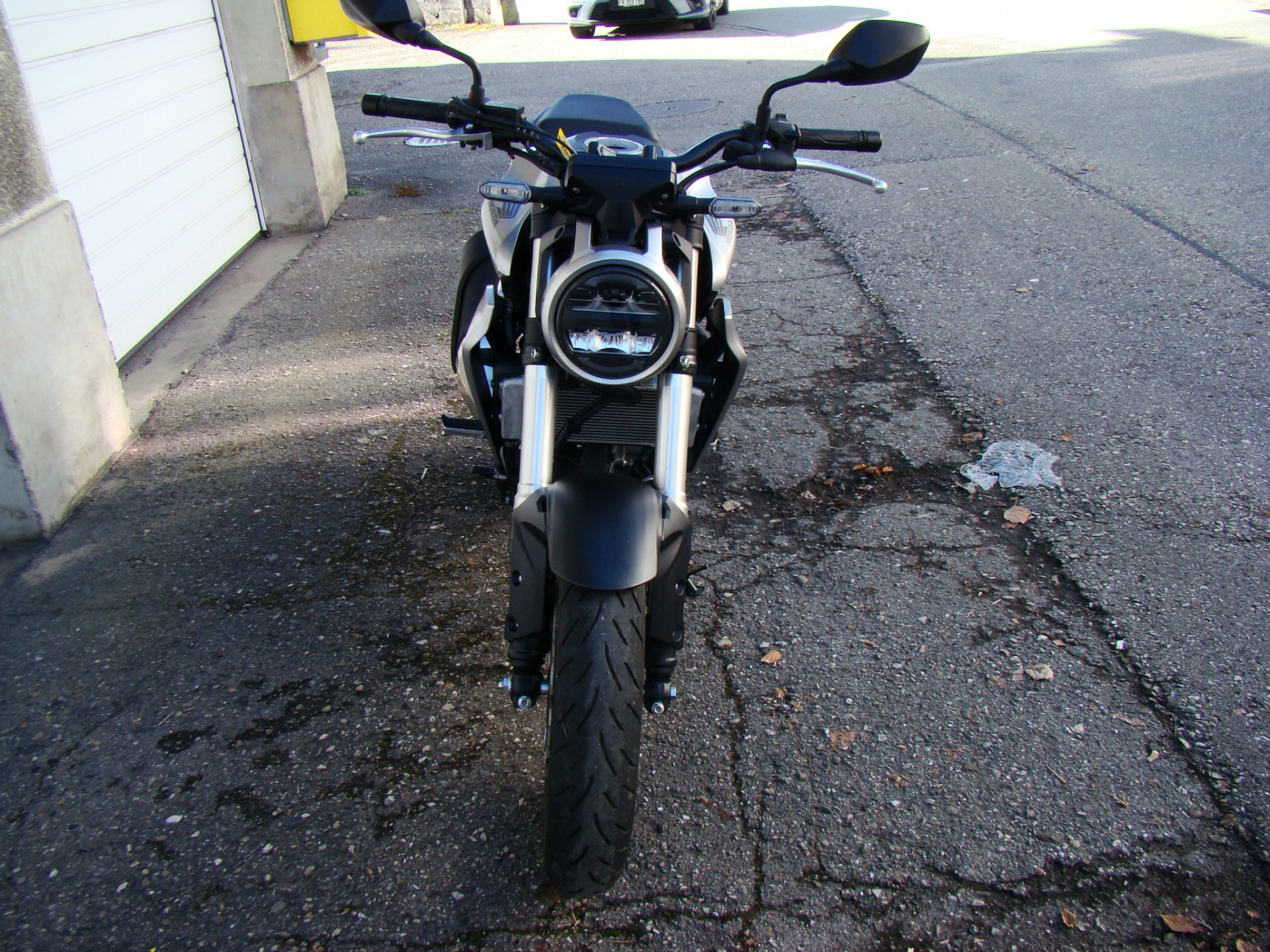 HONDA CB 300 R-image-1