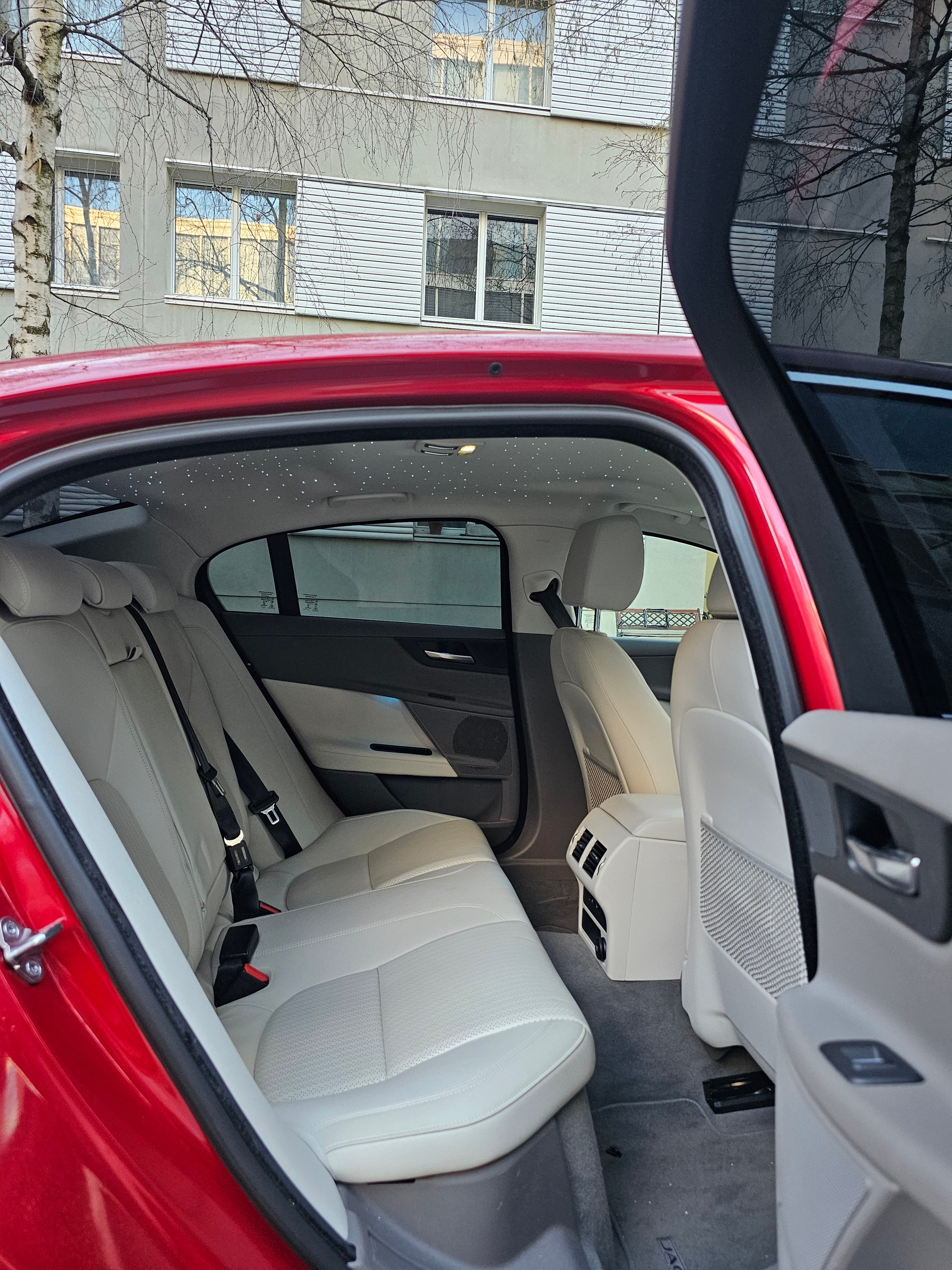 JAGUAR XE 30t 2.0 Portfolio AWD Automatic | Sternenhimmel-image-10