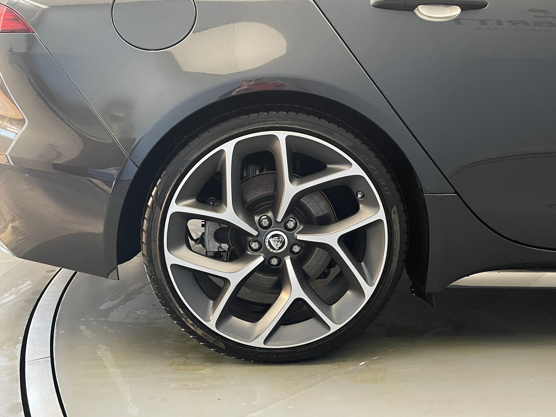 JAGUAR XE 2.0 T 300 Sport AWD-image-12