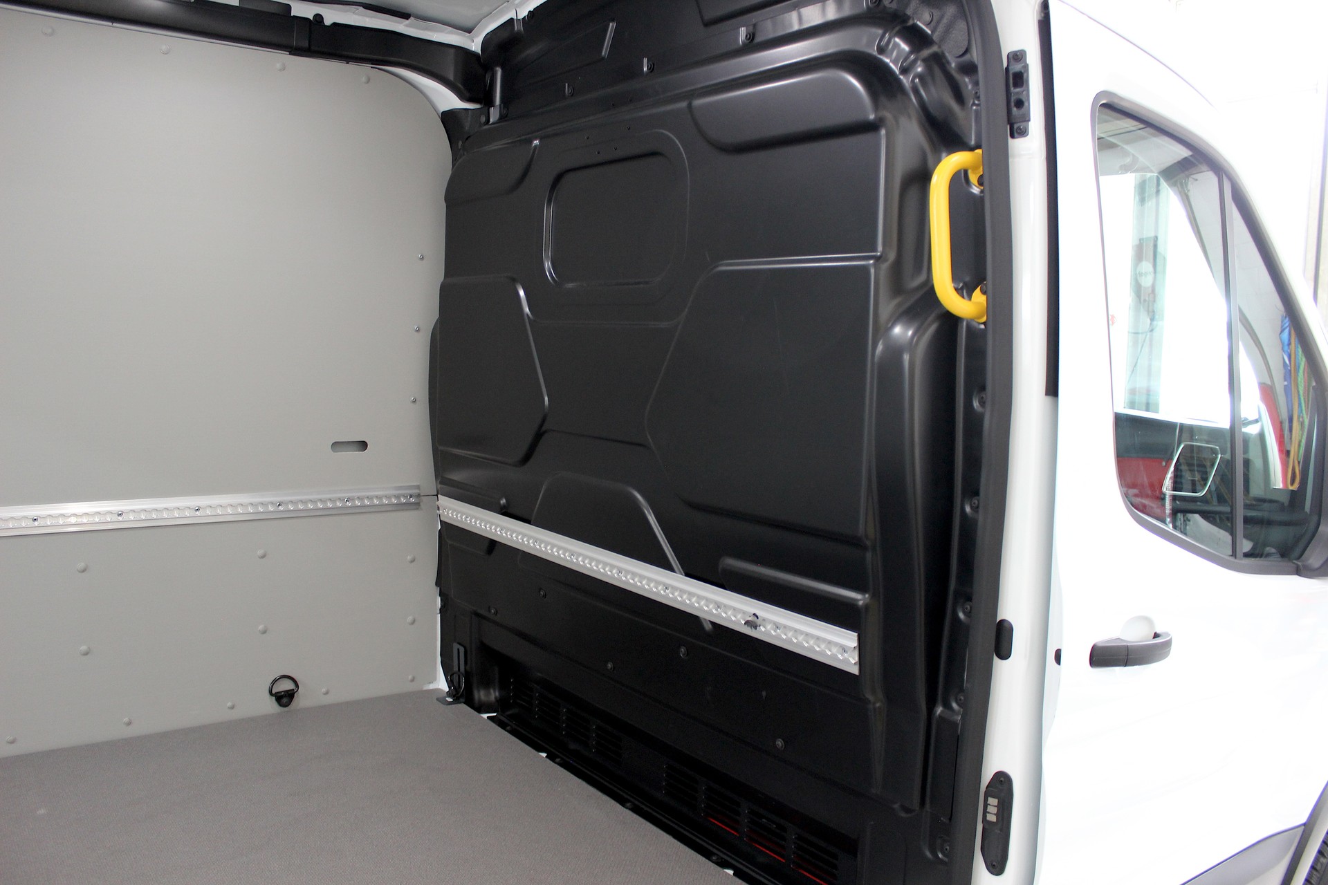 FORD E-Transit Van 350 L2 H2 Trend RWD 68kWh 💥 TOP Ausstattung 💥 Lieferung möglich-image-14