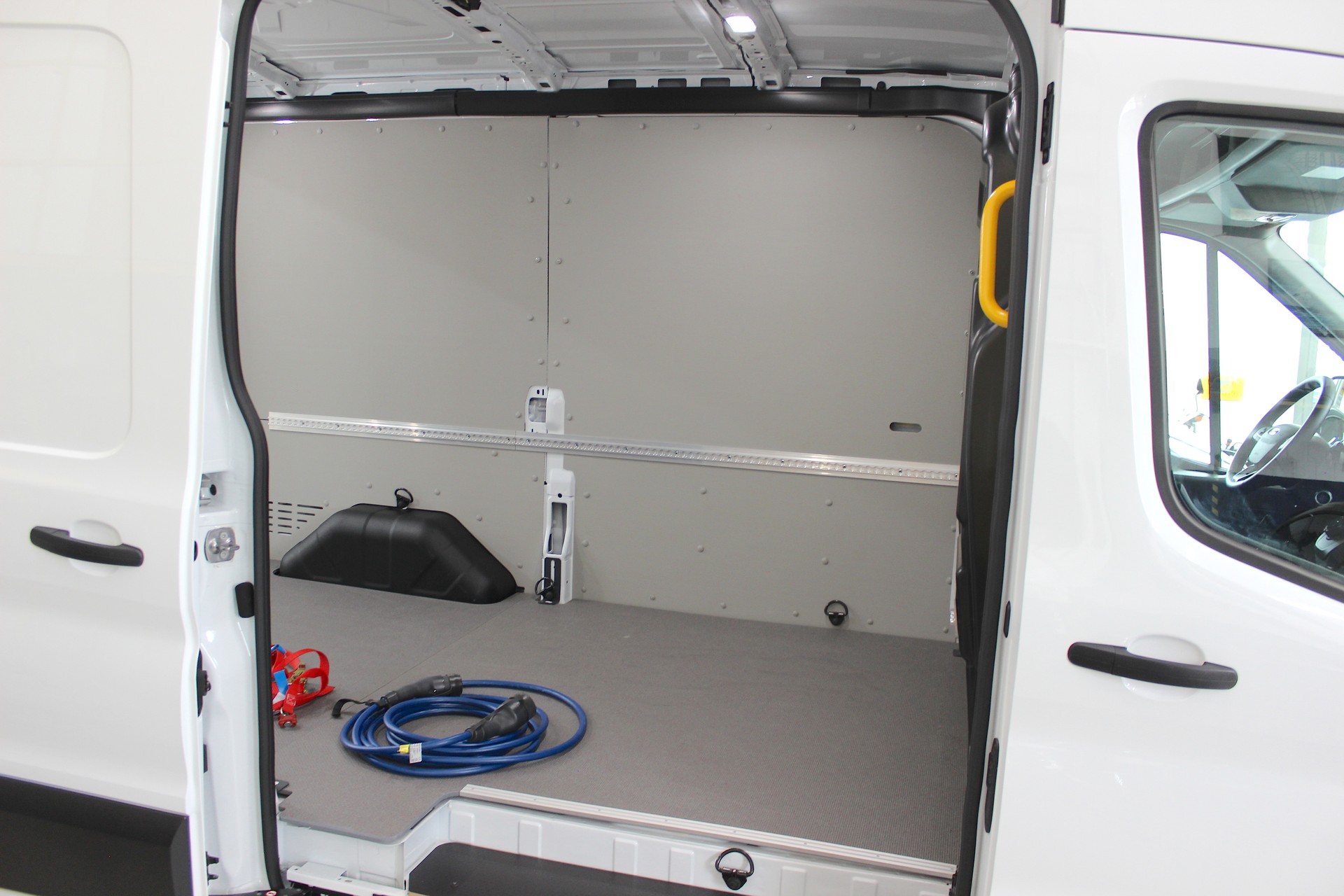 FORD E-Transit Van 350 L2 H2 Trend RWD 68kWh 💥 TOP Ausstattung 💥 Lieferung möglich-image-13