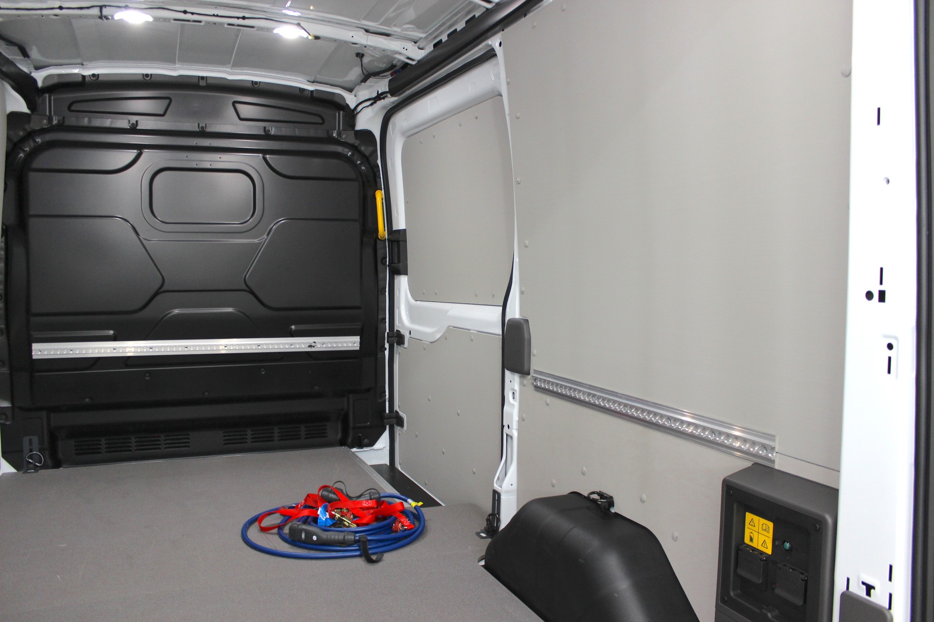 FORD E-Transit Van 350 L2 H2 Trend RWD 68kWh 💥 TOP Ausstattung 💥 Lieferung möglich-image-9