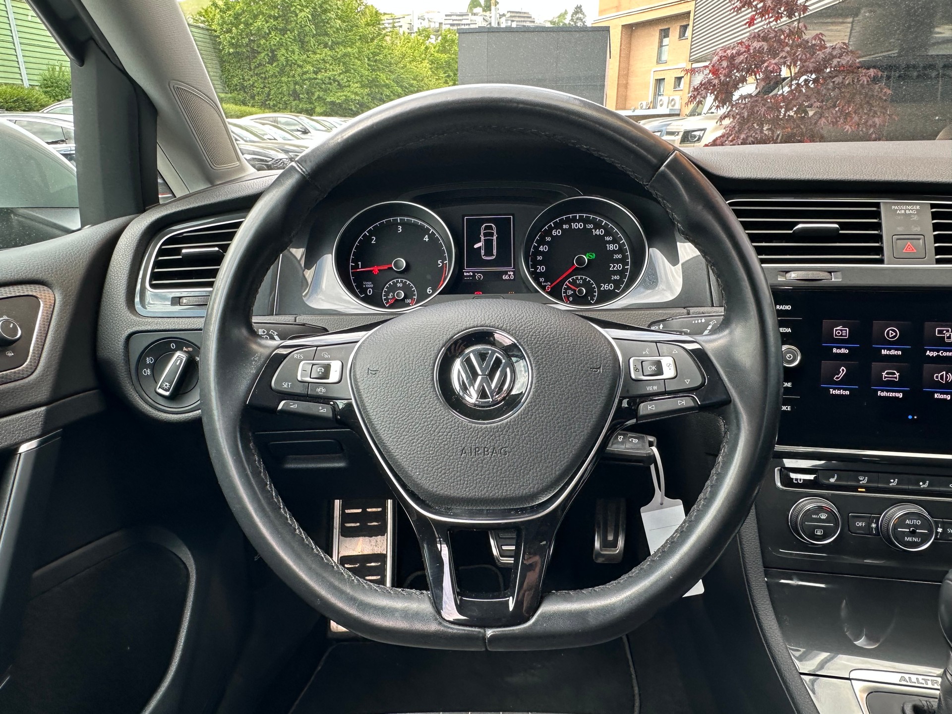 VW Golf VII Alltrack 2.0 TDI 184 DSG 4motion-image-10