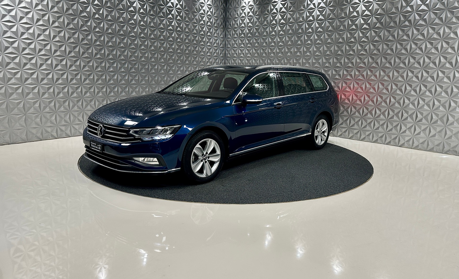 VW Passat 2.0 TDI BMT **200PS** Elegance 4Motion DSG