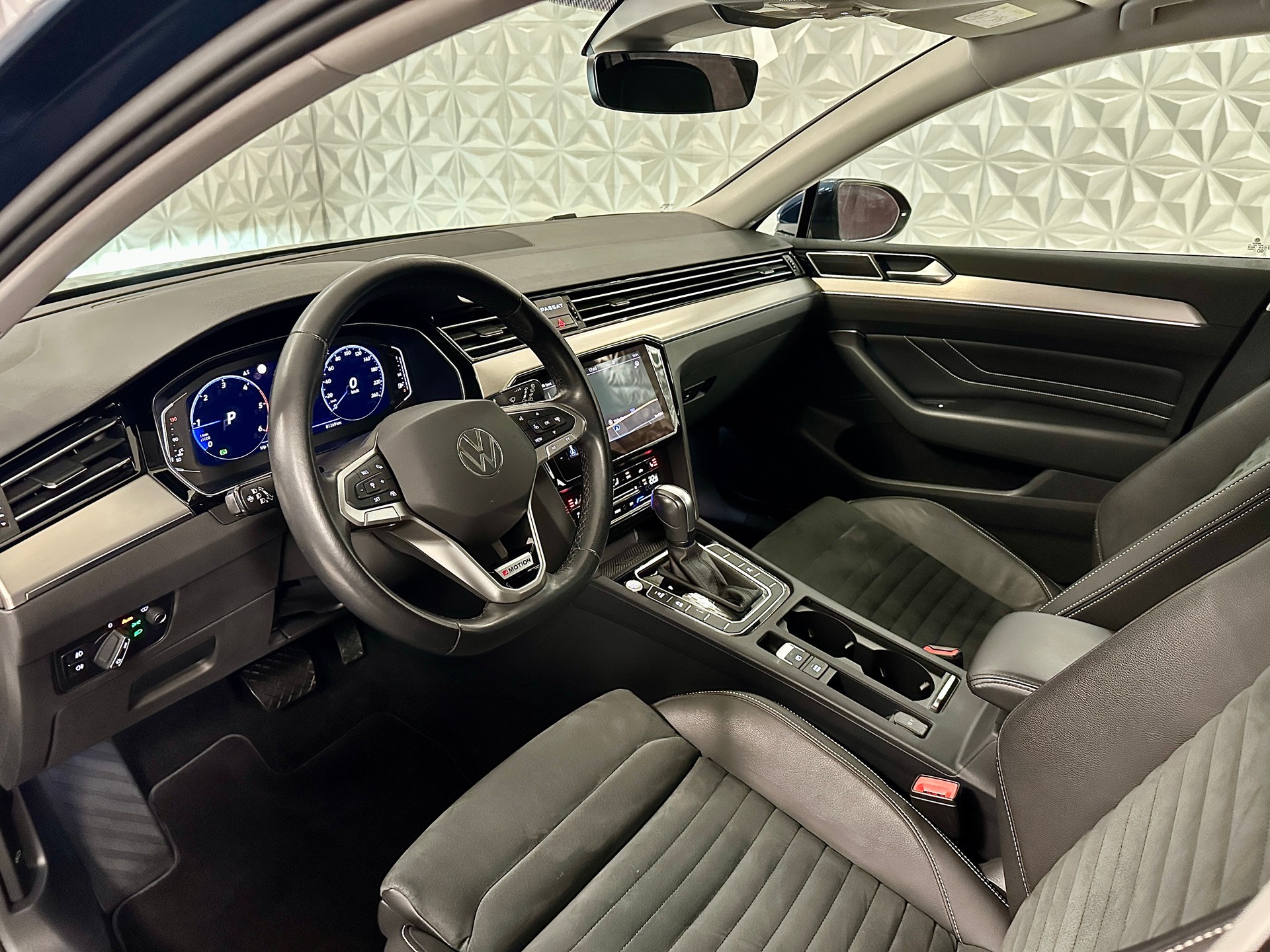 VW Passat 2.0 TDI BMT **200PS** Elegance 4Motion DSG-image-10