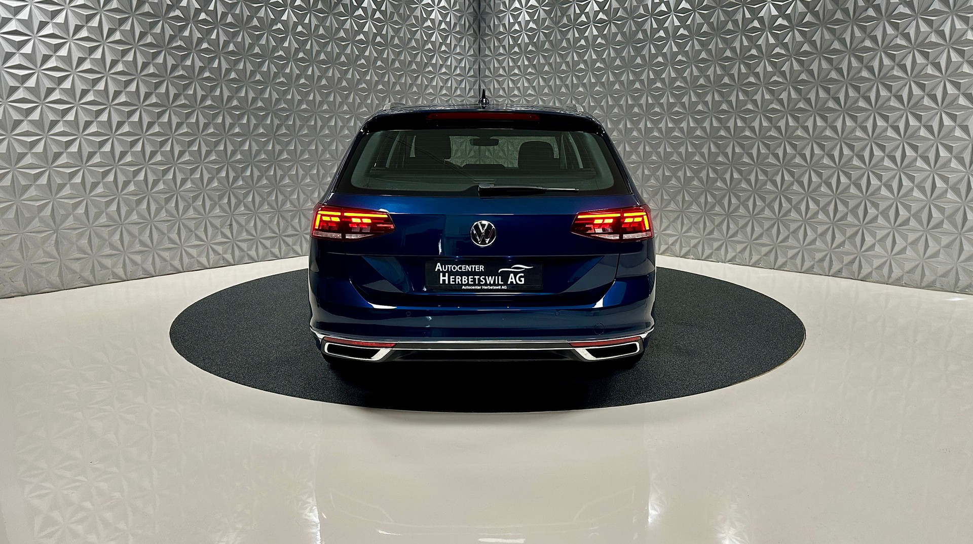 VW Passat 2.0 TDI BMT **200PS** Elegance 4Motion DSG-image-5