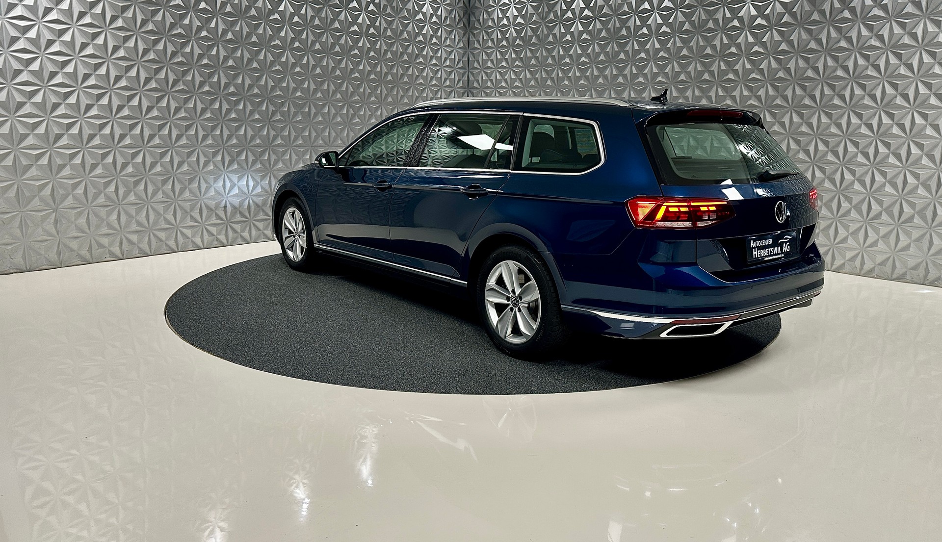 VW Passat 2.0 TDI BMT **200PS** Elegance 4Motion DSG-image-6