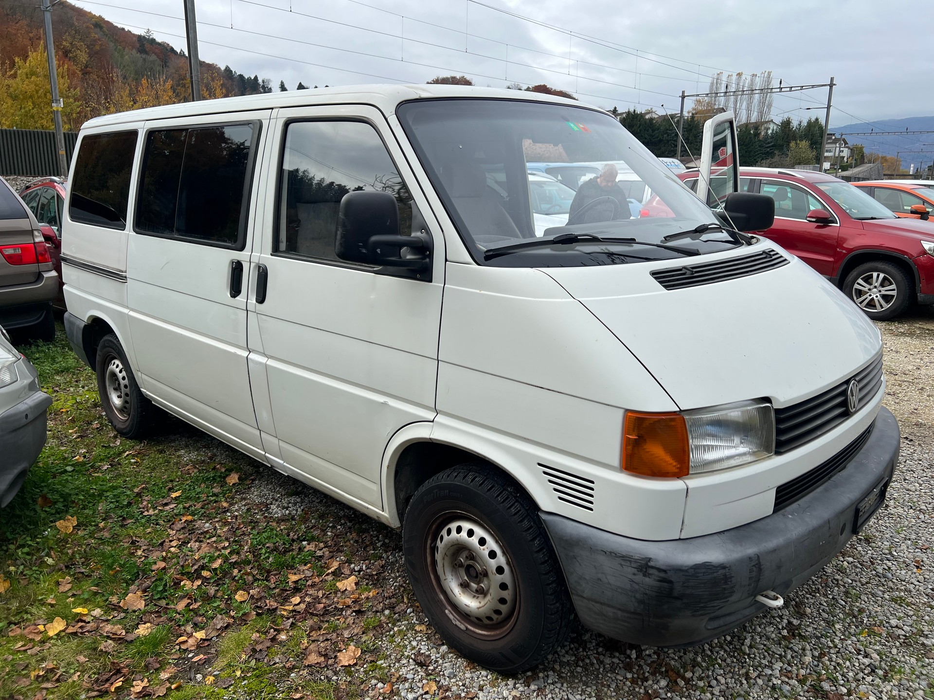 VW T4 2.0i 9 Plätze- frisch ab Mfk-showroom-element-1