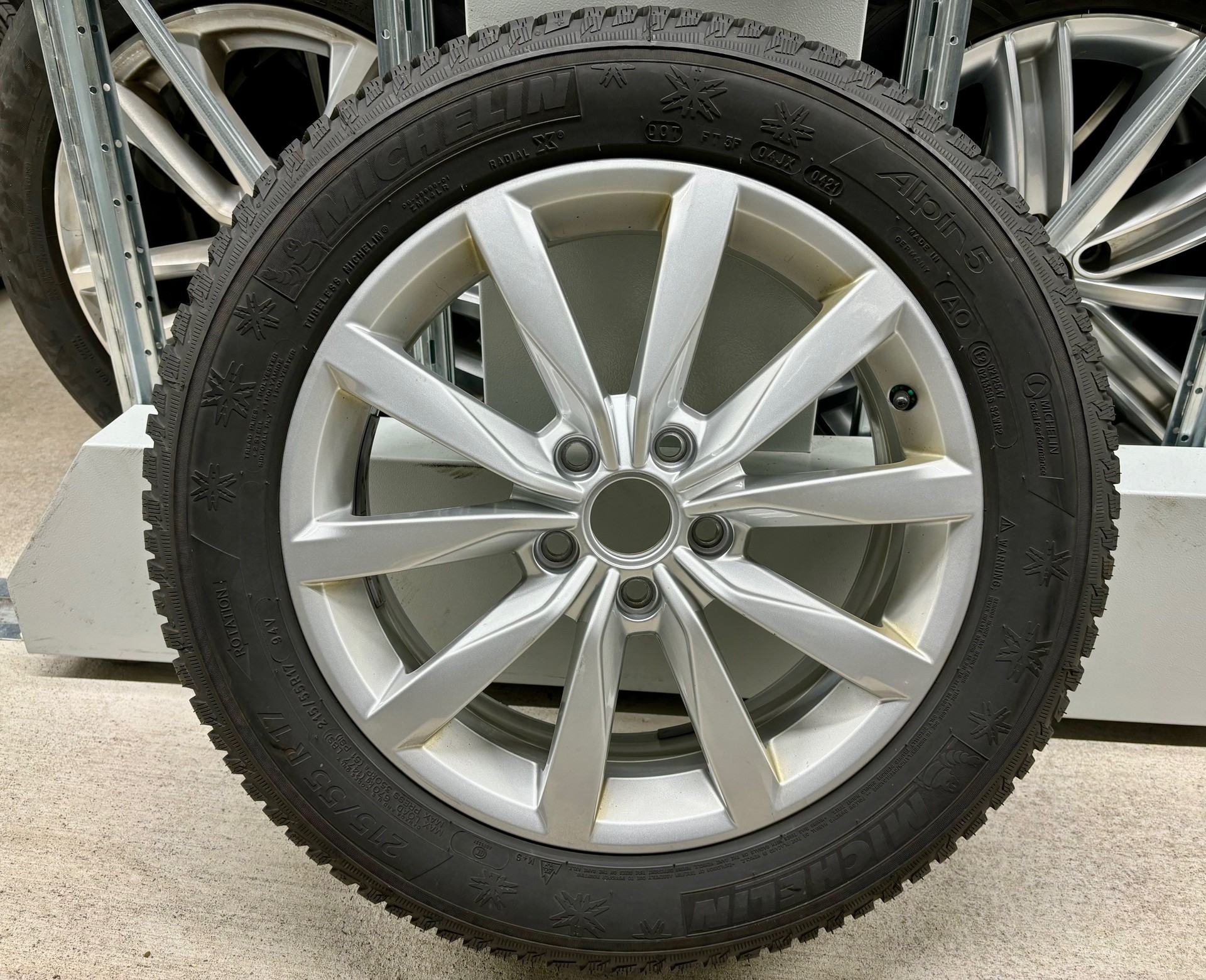 VW New T-Roc 2.0 TSI R DSG 4Motion mit Akrapovic & Winterräder-image-30