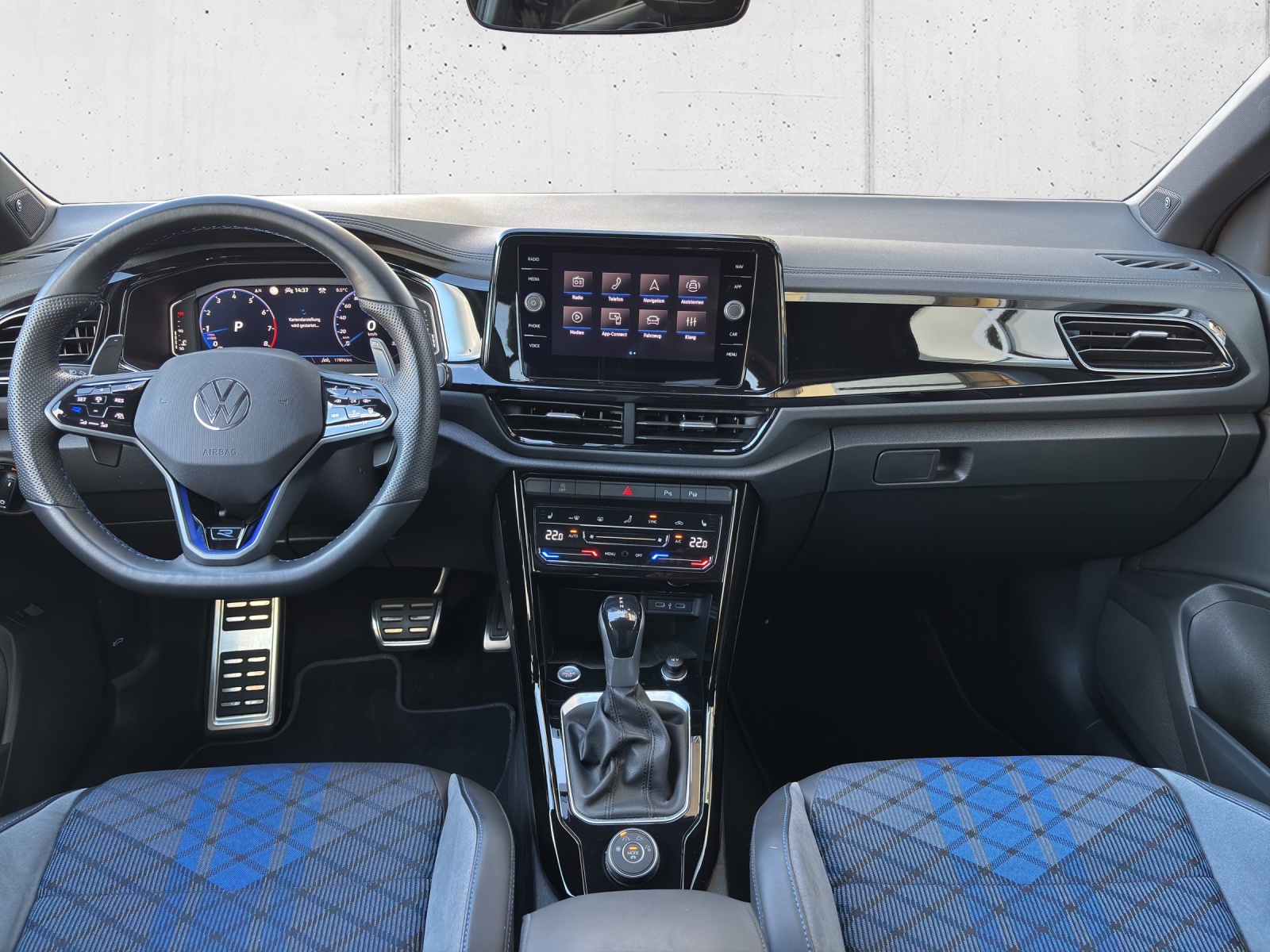 VW New T-Roc 2.0 TSI R DSG 4Motion mit Akrapovic & Winterräder-image-11