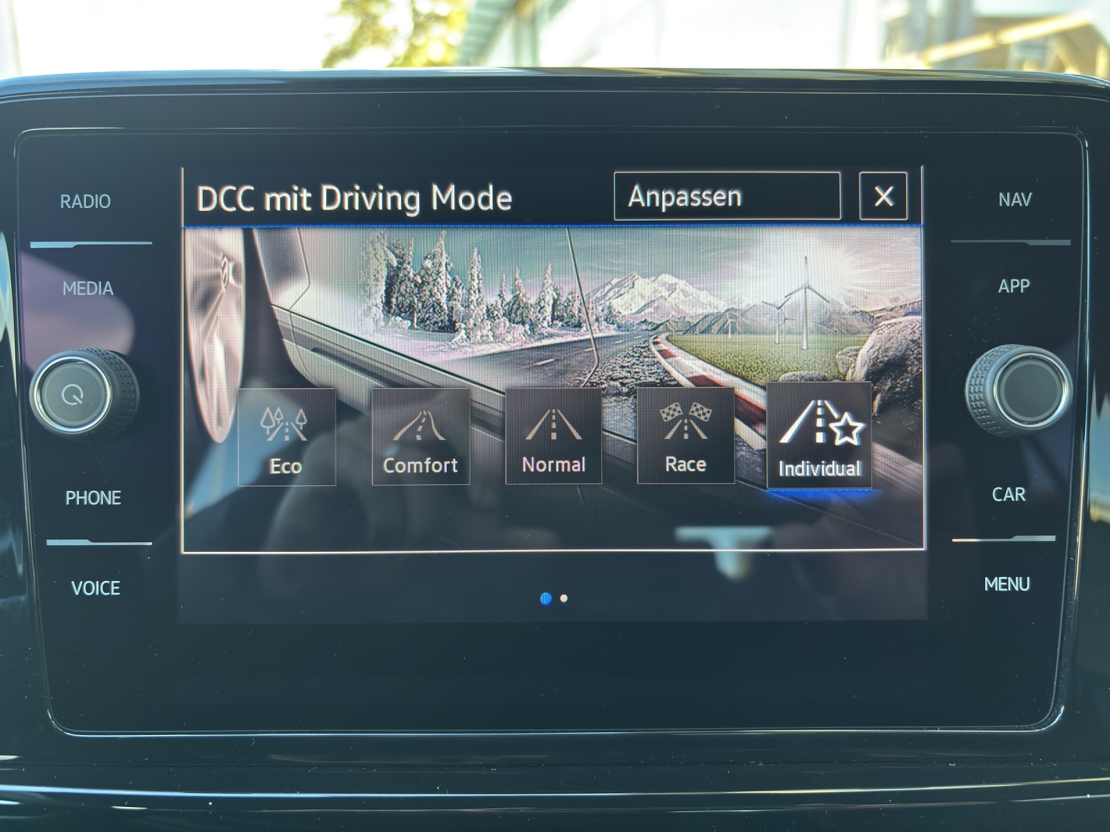 VW New T-Roc 2.0 TSI R DSG 4Motion mit Akrapovic & Winterräder-image-26
