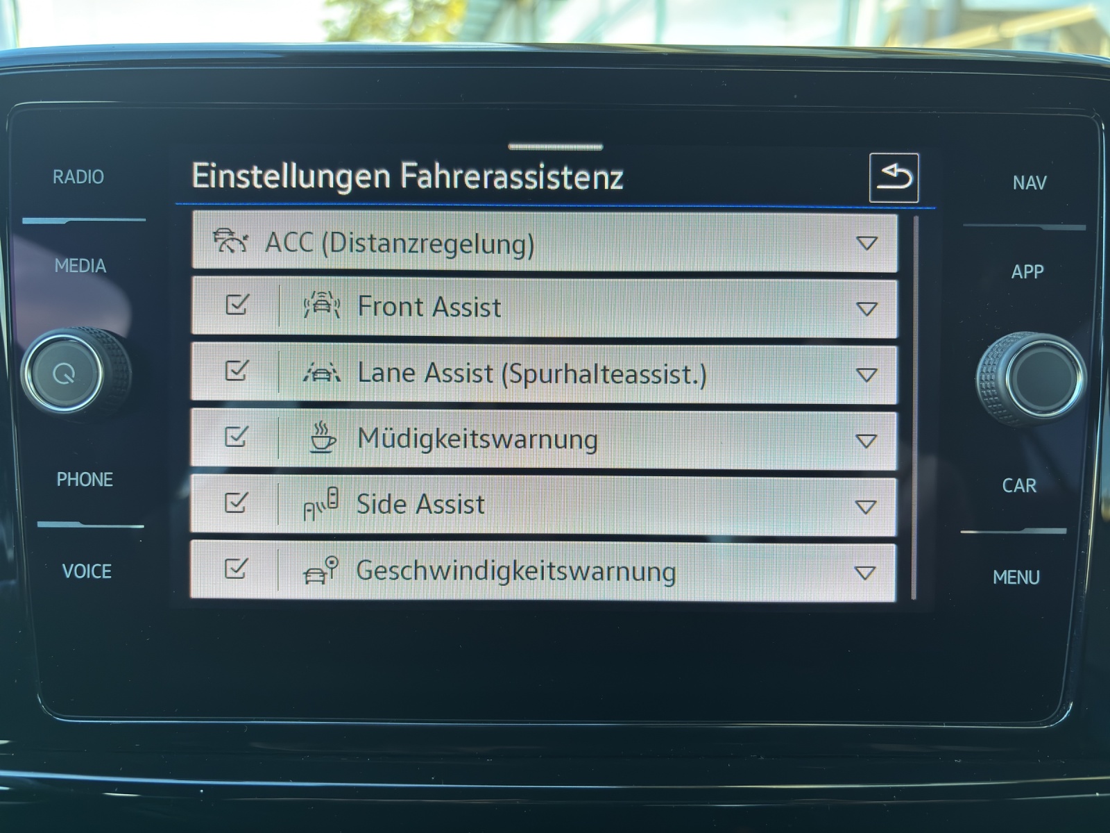 VW New T-Roc 2.0 TSI R DSG 4Motion mit Akrapovic & Winterräder-image-23