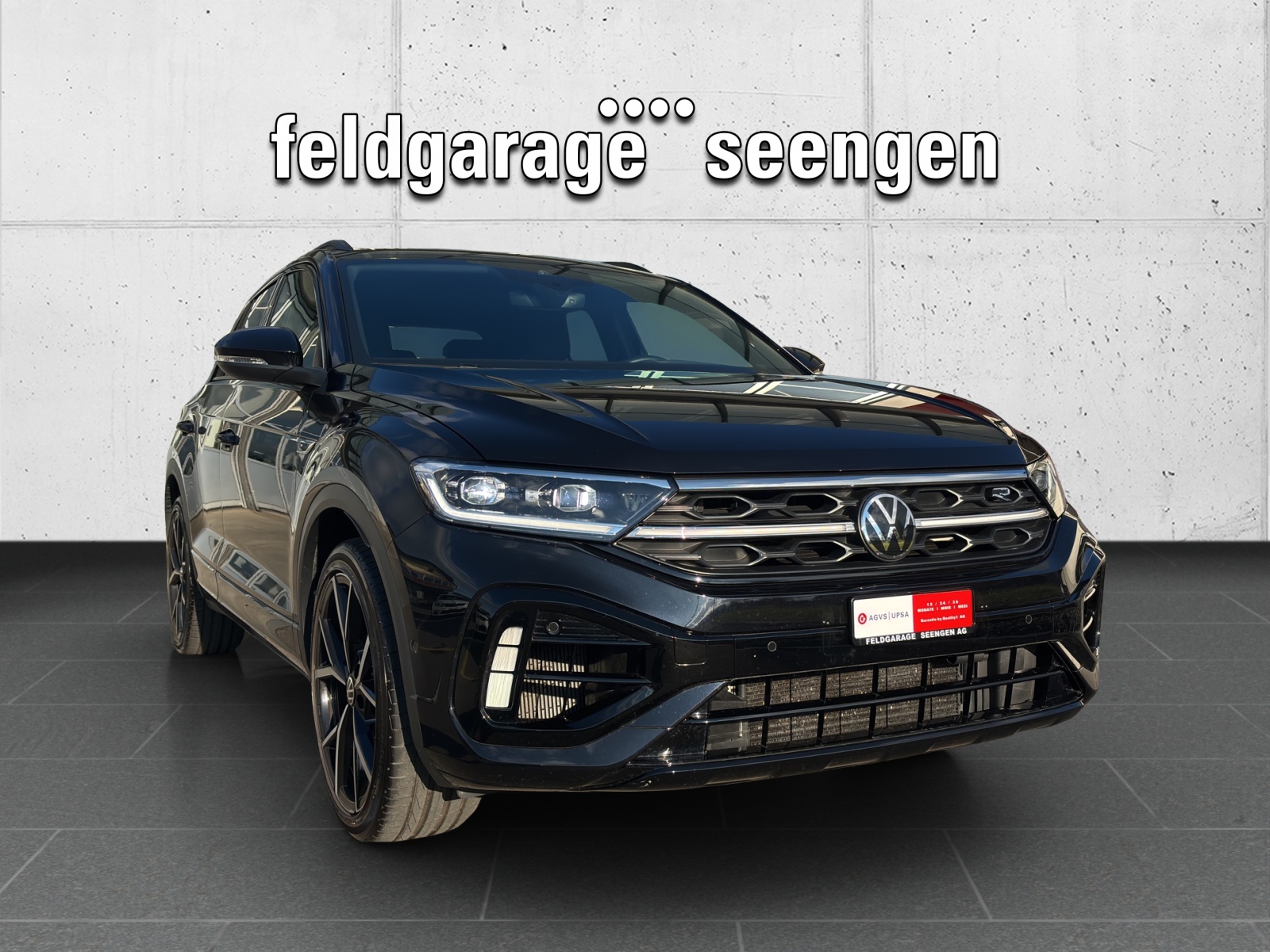VW New T-Roc 2.0 TSI R DSG 4Motion mit Akrapovic & Winterräder-showroom-element-2