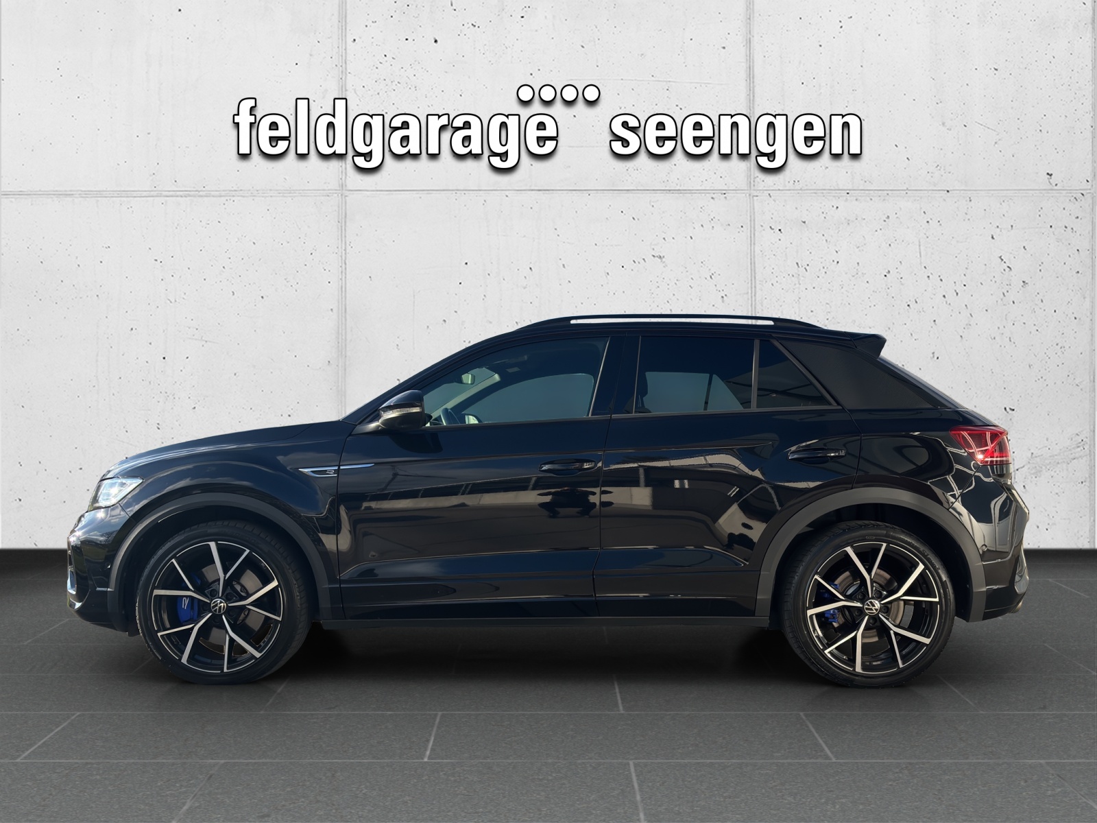 VW New T-Roc 2.0 TSI R DSG 4Motion mit Akrapovic & Winterräder-showroom-element-1