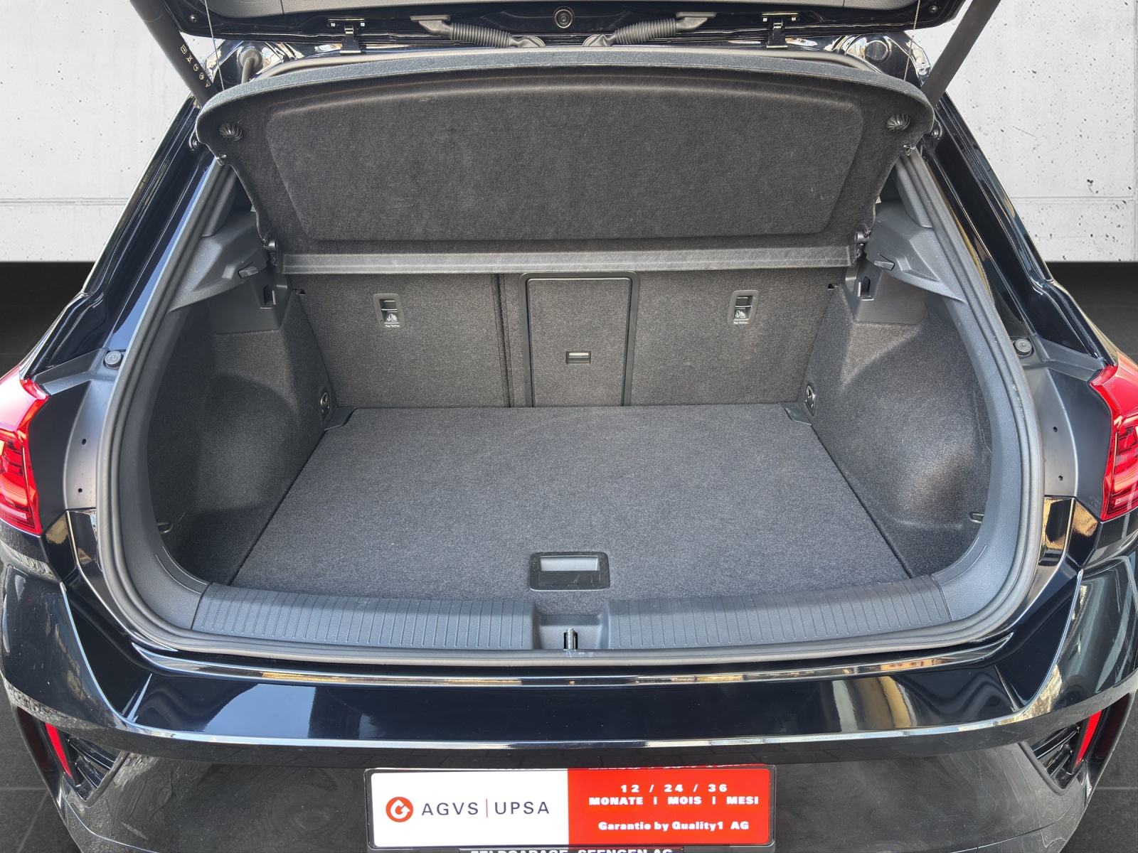 VW New T-Roc 2.0 TSI R DSG 4Motion mit Akrapovic & Winterräder-image-7