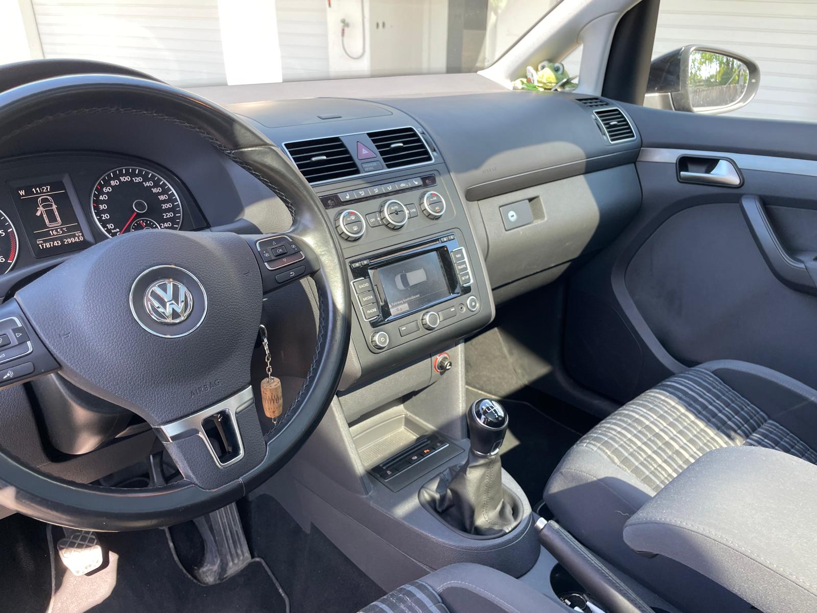 VW CrossTouran 2.0 TDI-image-1