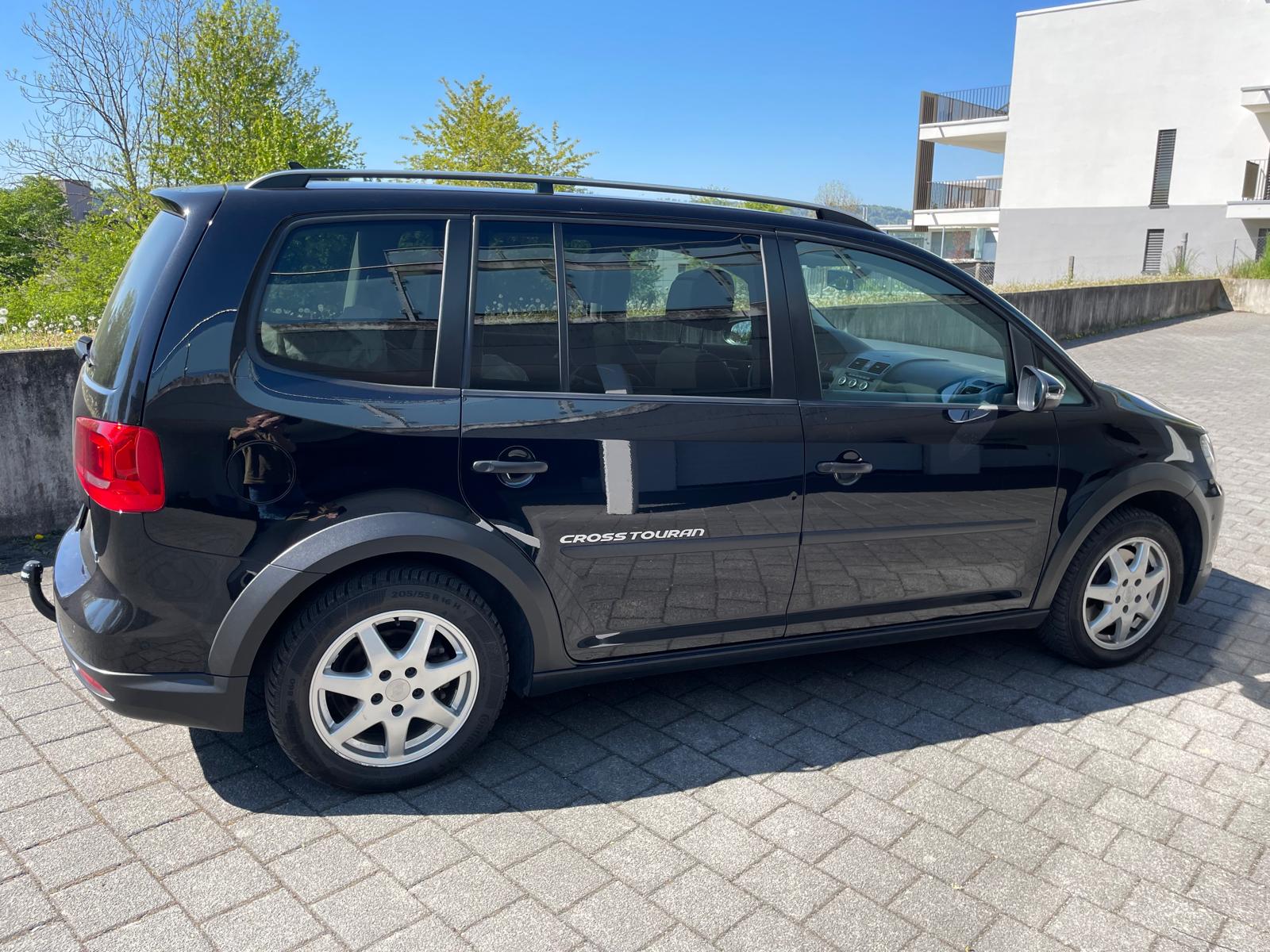 VW CrossTouran 2.0 TDI-image-3