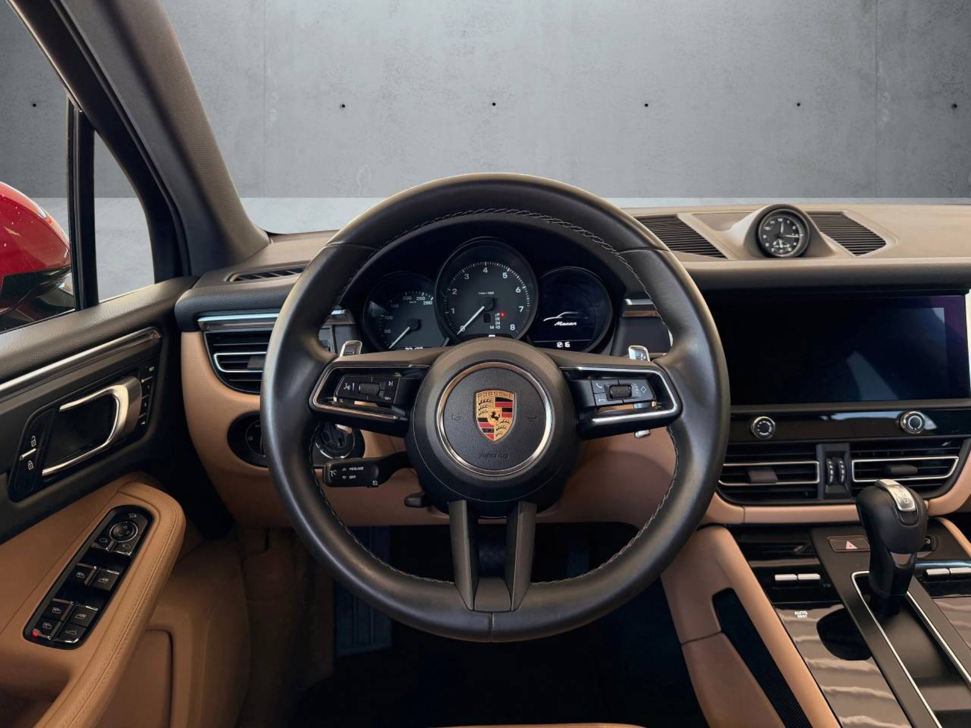PORSCHE Macan-image-12