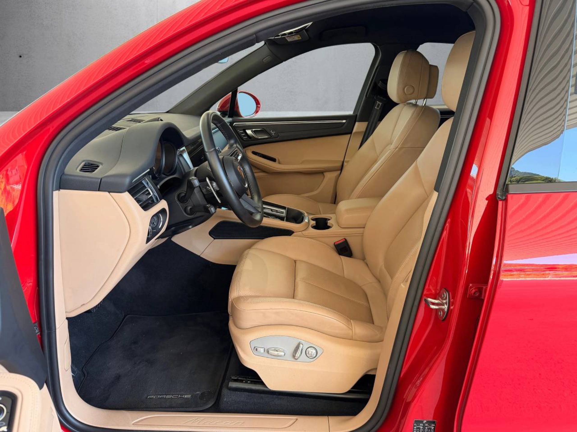 PORSCHE Macan-image-3
