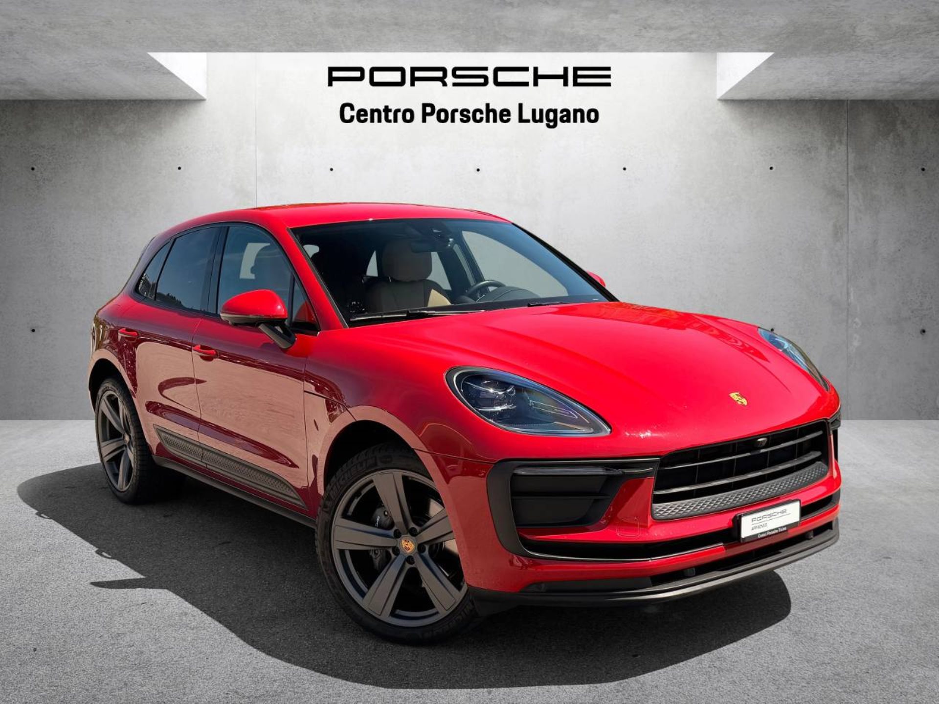 PORSCHE Macan-image-0