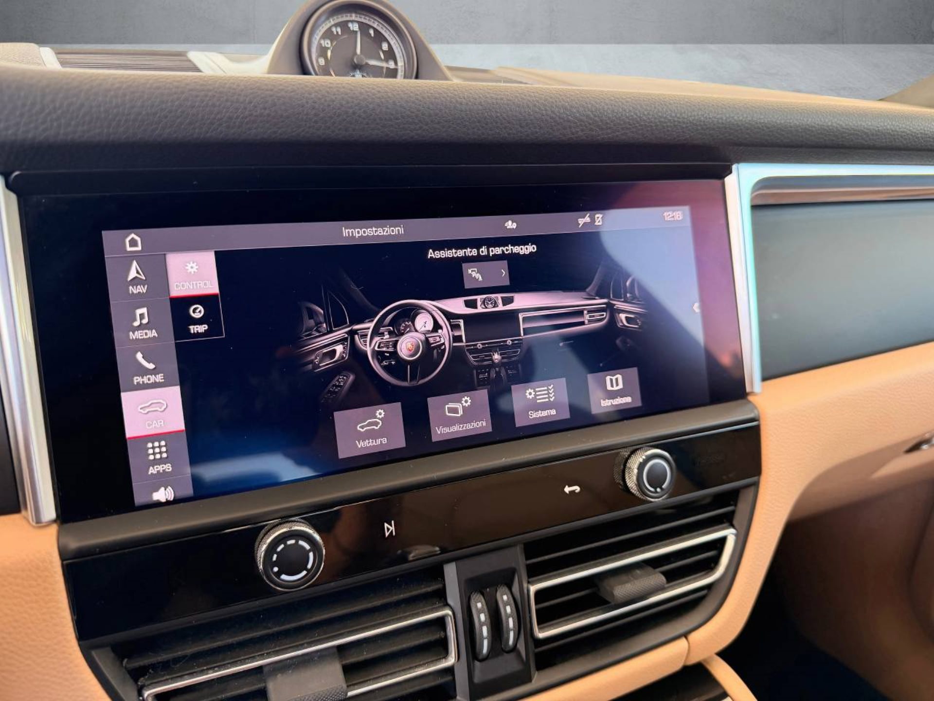 PORSCHE Macan-image-20