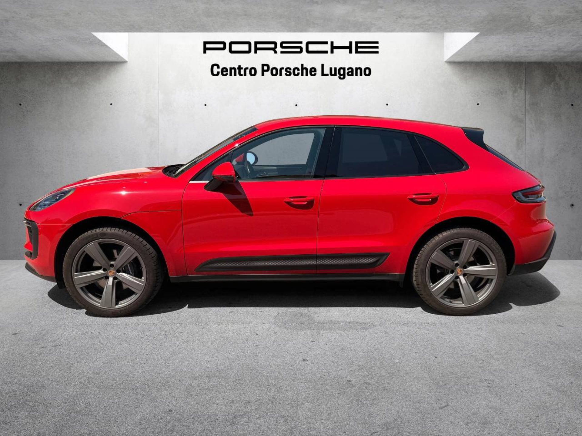 PORSCHE Macan-image-1
