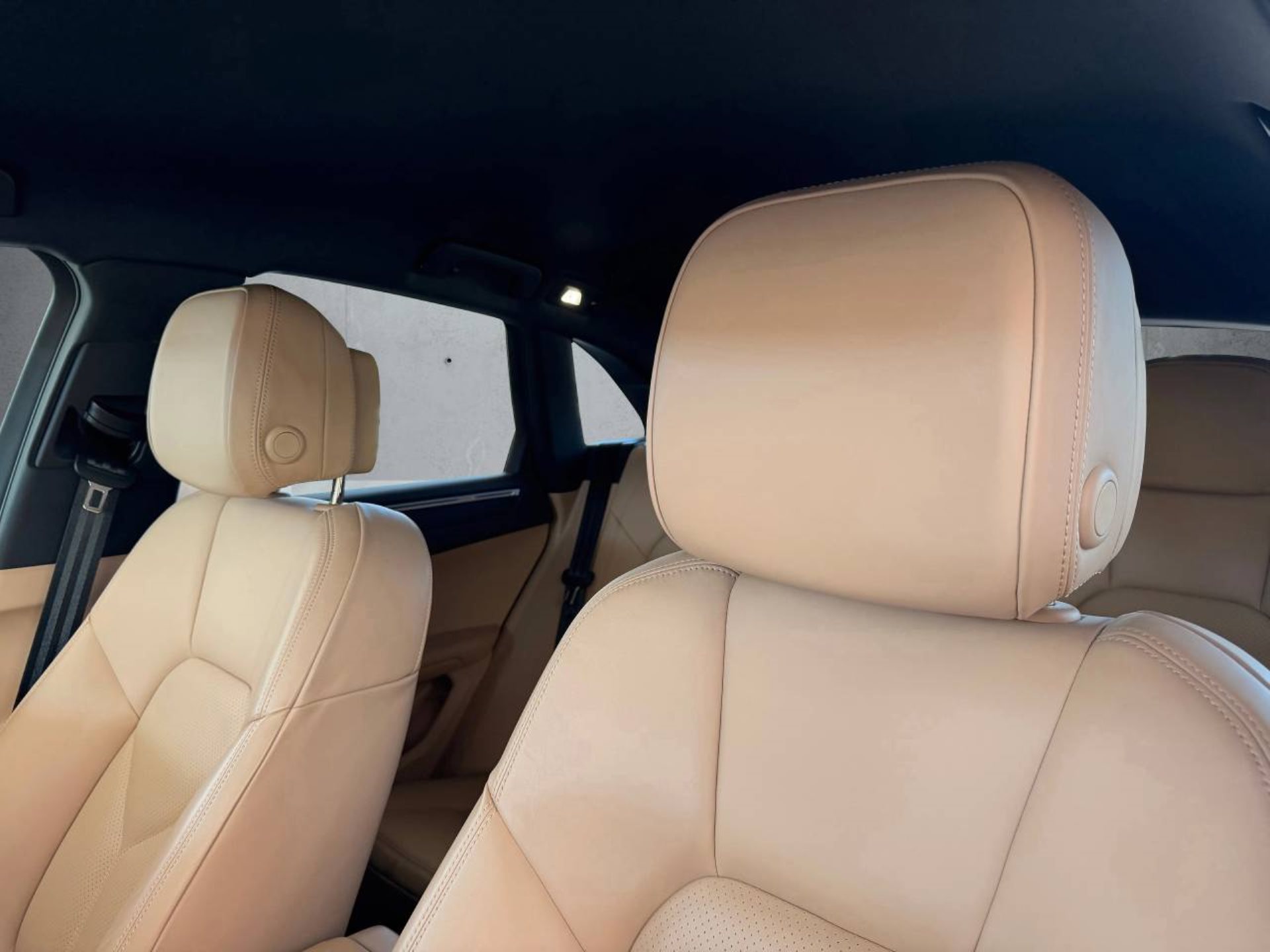 PORSCHE Macan-image-26