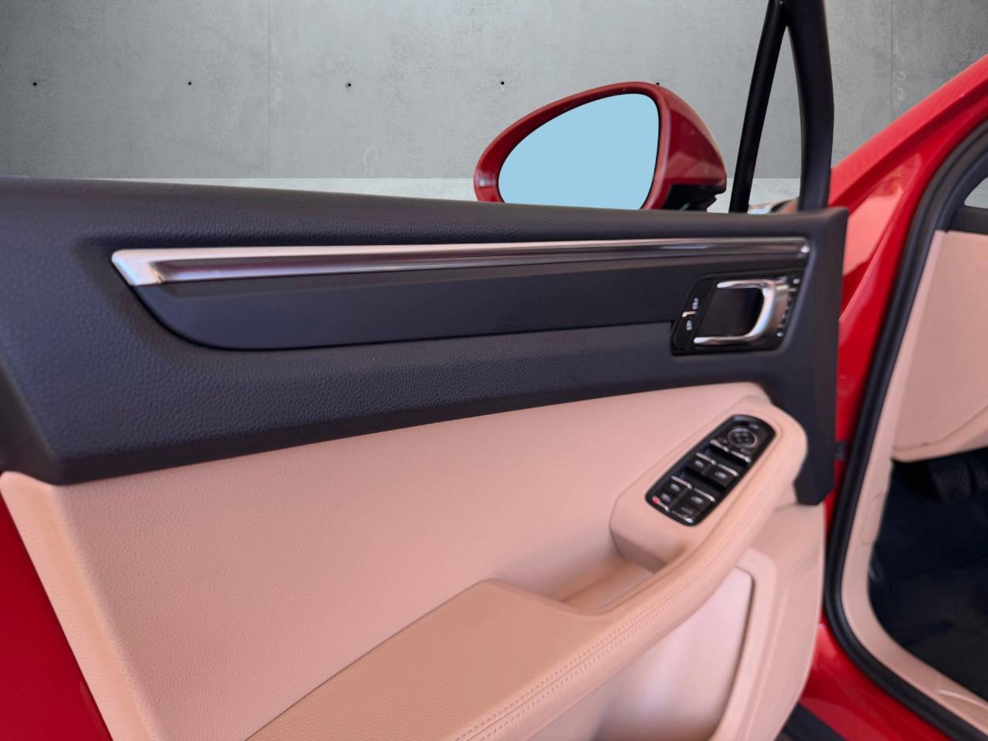 PORSCHE Macan-image-28