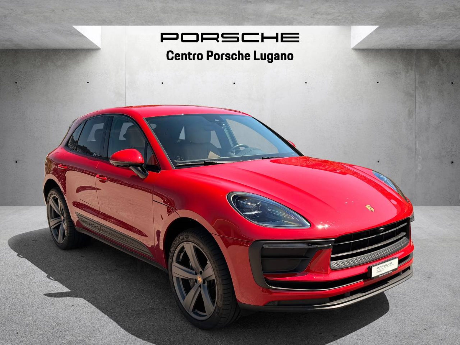 PORSCHE Macan-image-5