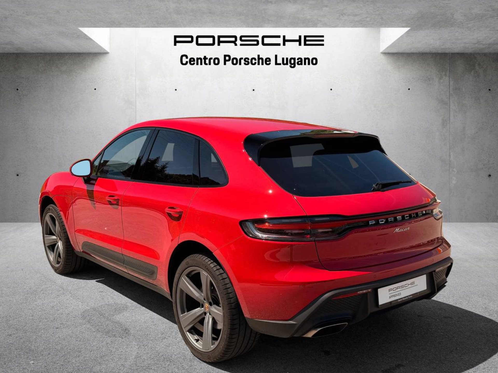 PORSCHE Macan-image-6