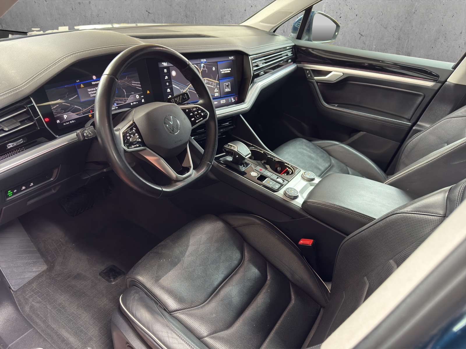 VW Touareg 3.0 TDI Elegance Tiptronic-image-5