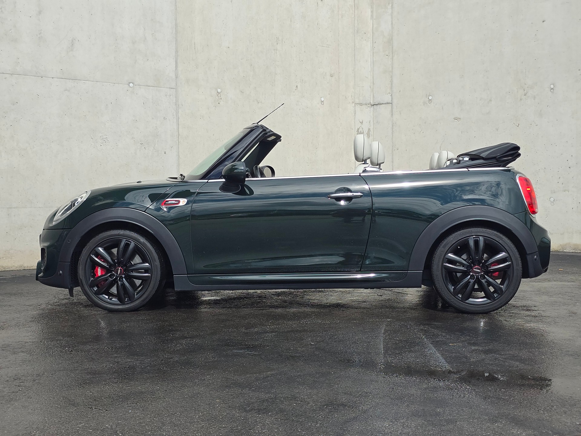 MINI Cooper John Cooper Works Cabriolet Steptronic-image-5