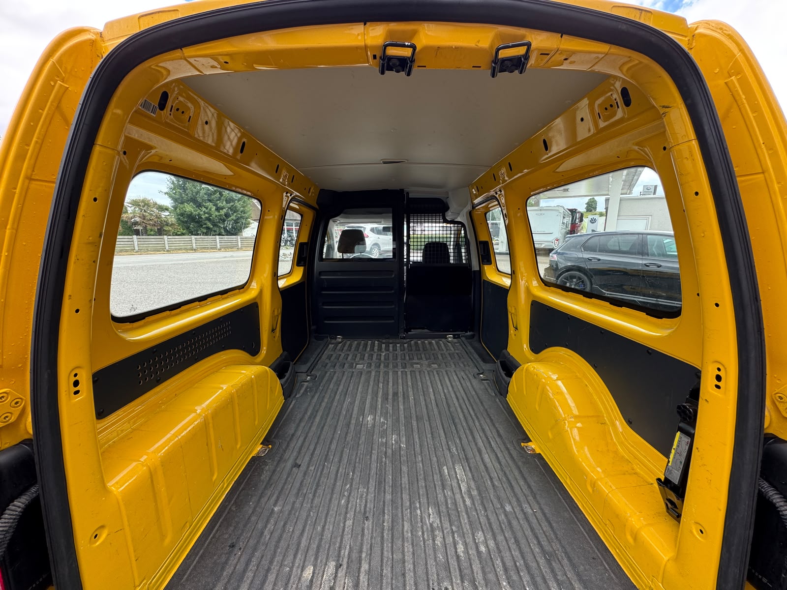 VW Caddy Maxi 1.0TSI BlueMotion Technology-showroom-element-3