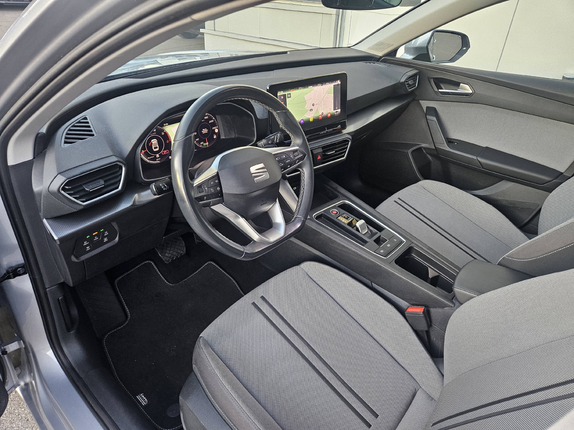 SEAT Leon ST 2.0 TDI Style DSG* Navi * Abstandsregeltempomat ACC *-image-9