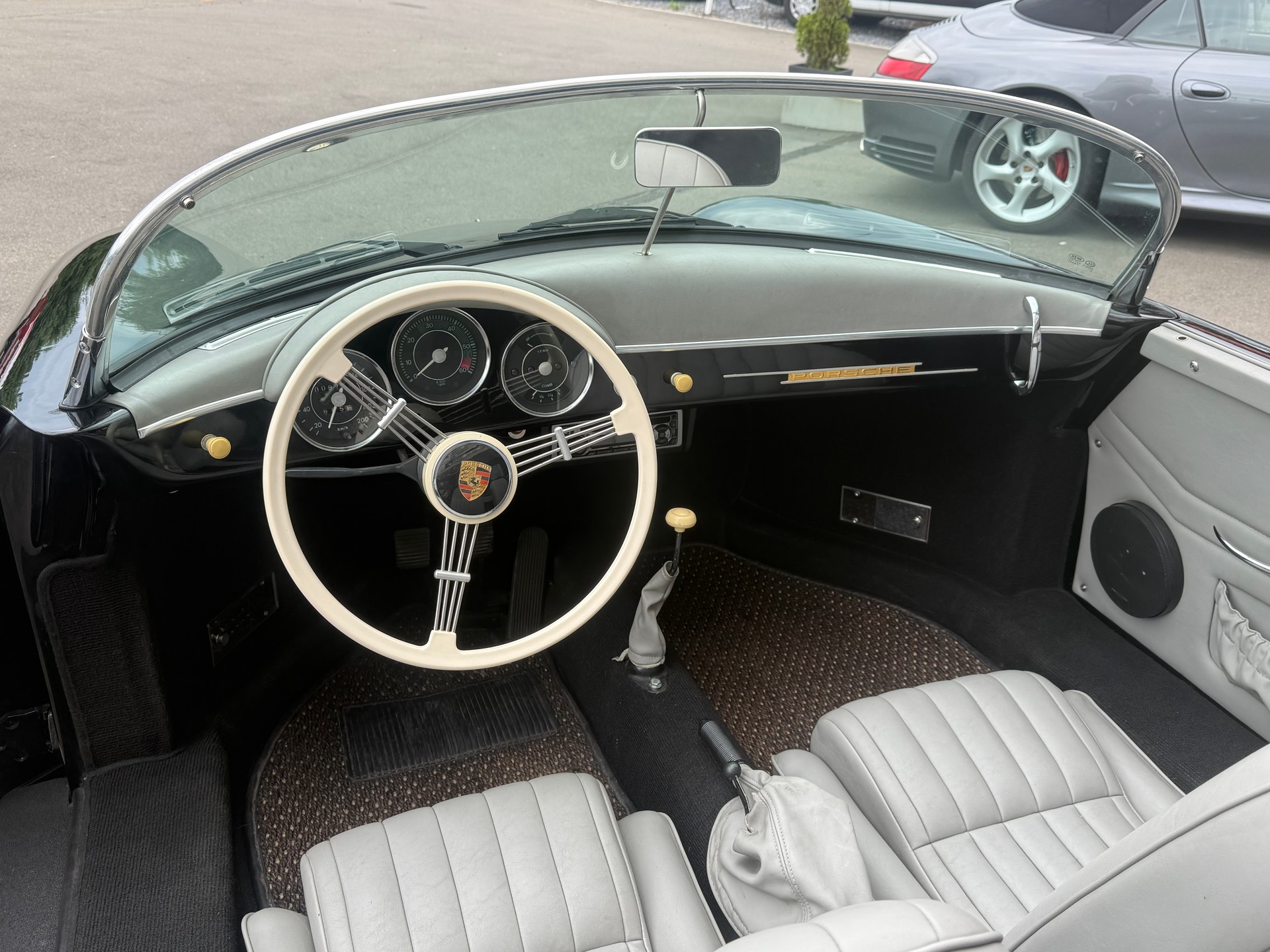 PORSCHE Speedster 1600 Replica-image-7